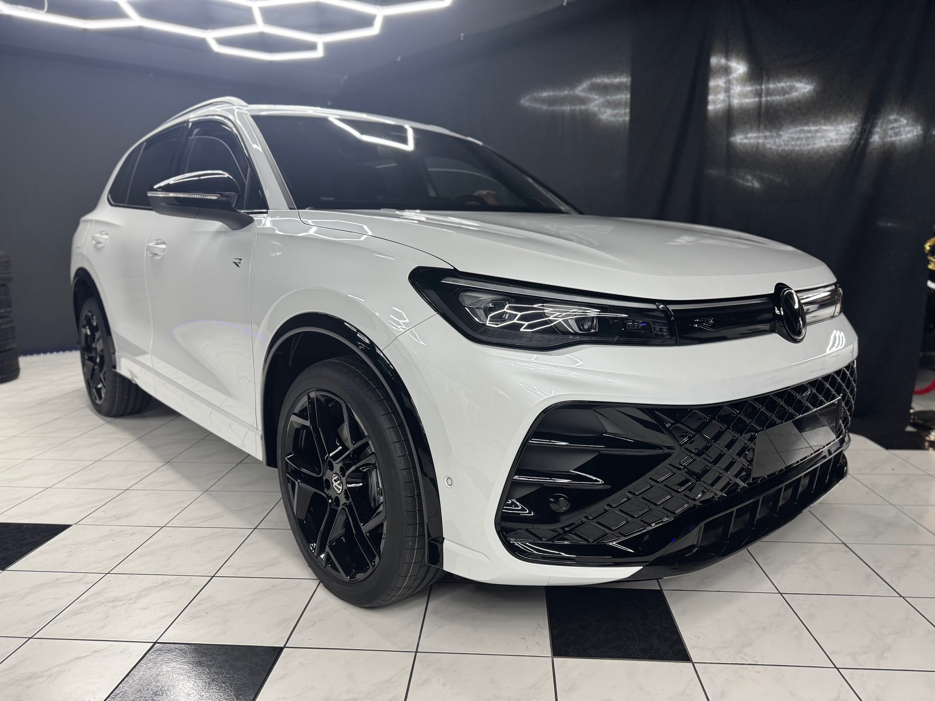 VW Tiguan 2.0TSI DSG R-Li 4M-showroom-element-3