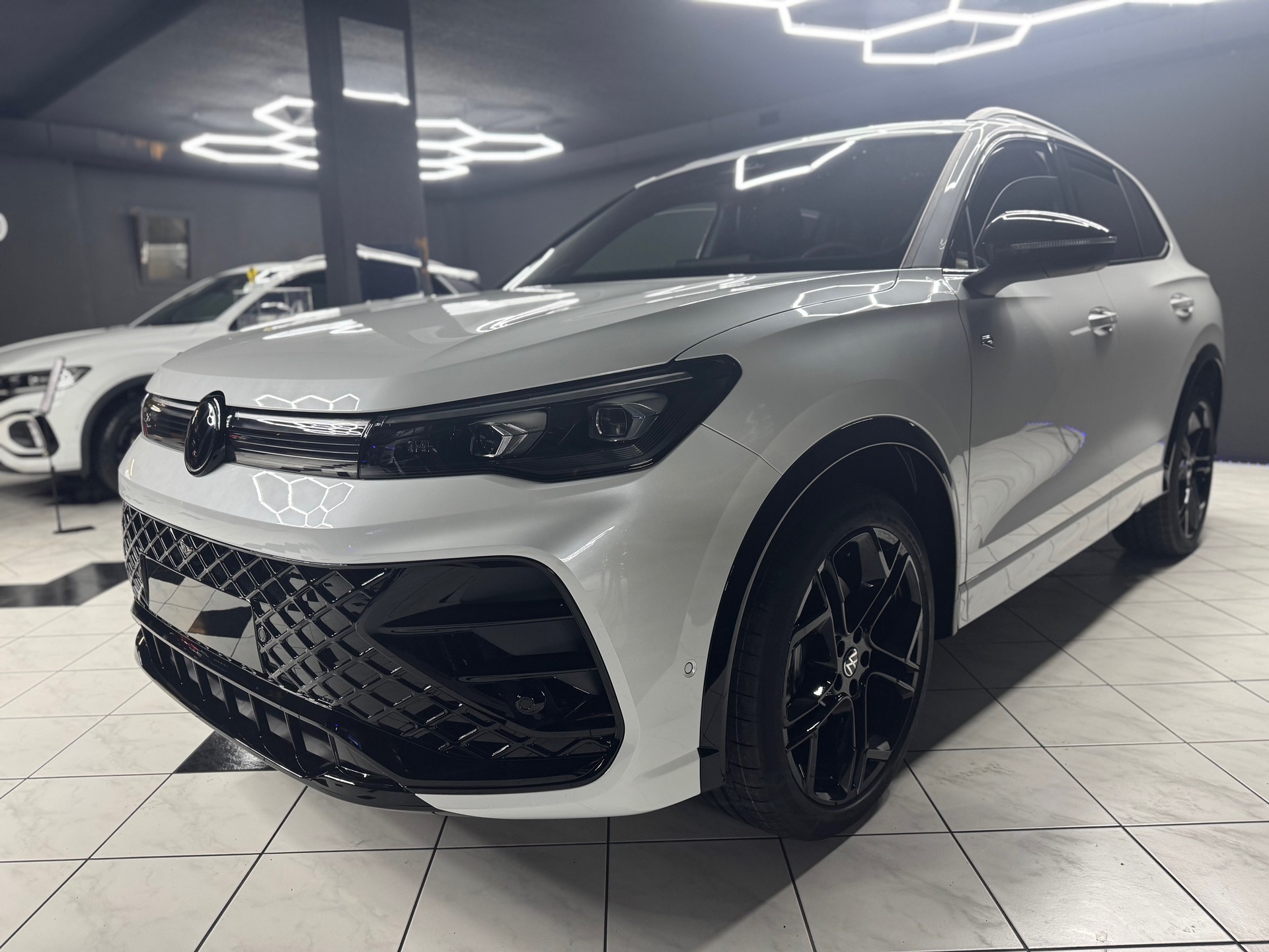 VW Tiguan 2.0TSI DSG R-Li 4M-image-4