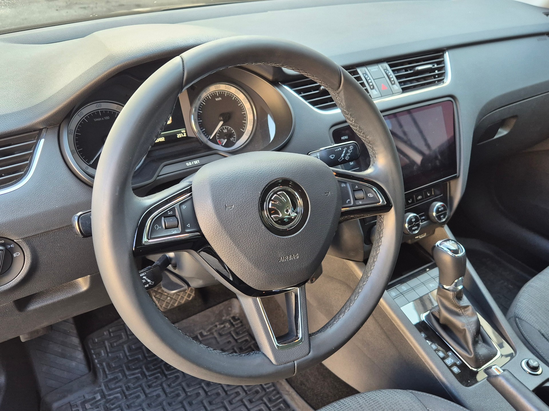 SKODA Octavia Combi 1.4 TSI G-tec Style CNG DSG-image-7