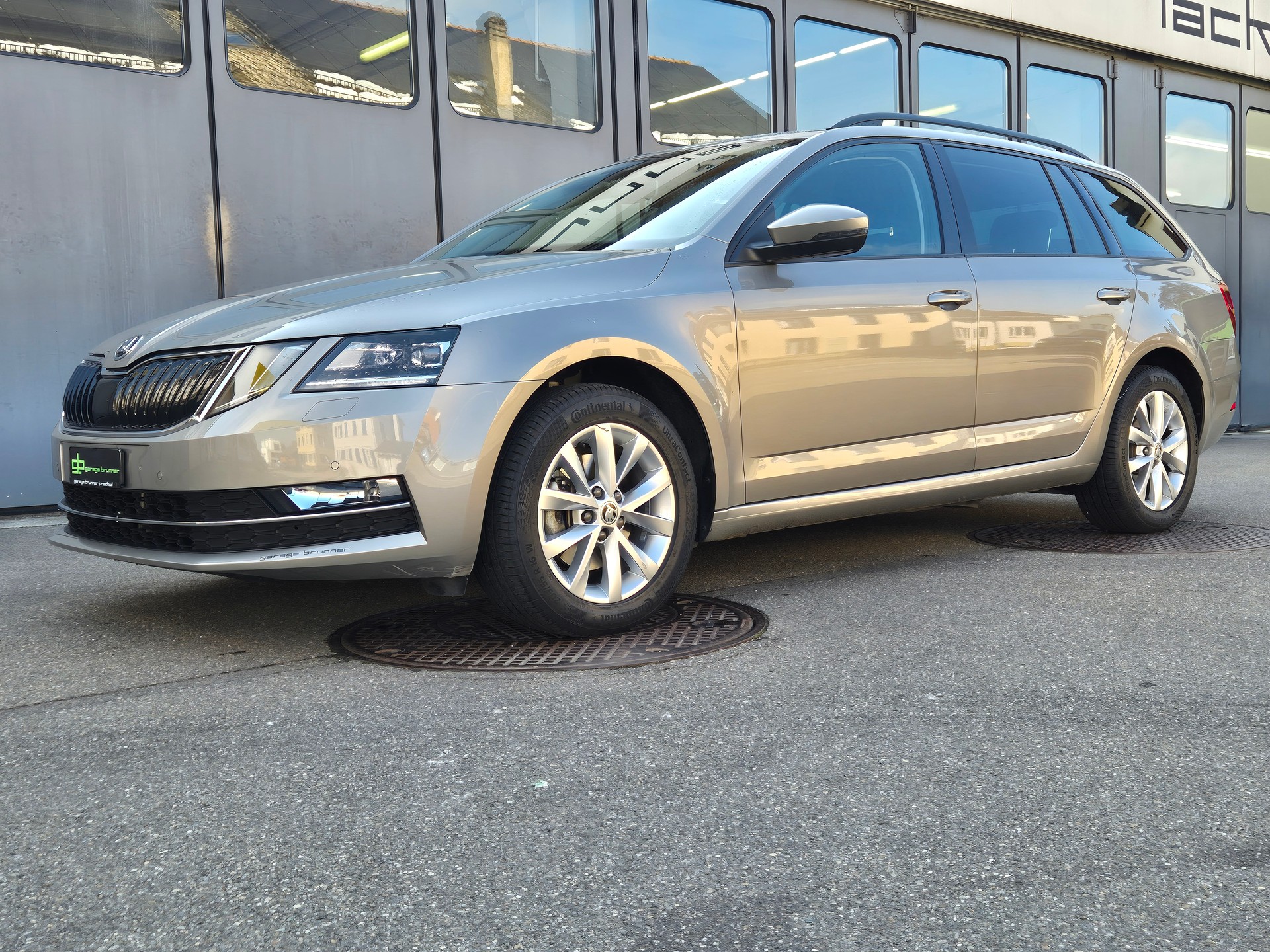 SKODA Octavia Combi 1.4 TSI G-tec Style CNG DSG-image-1