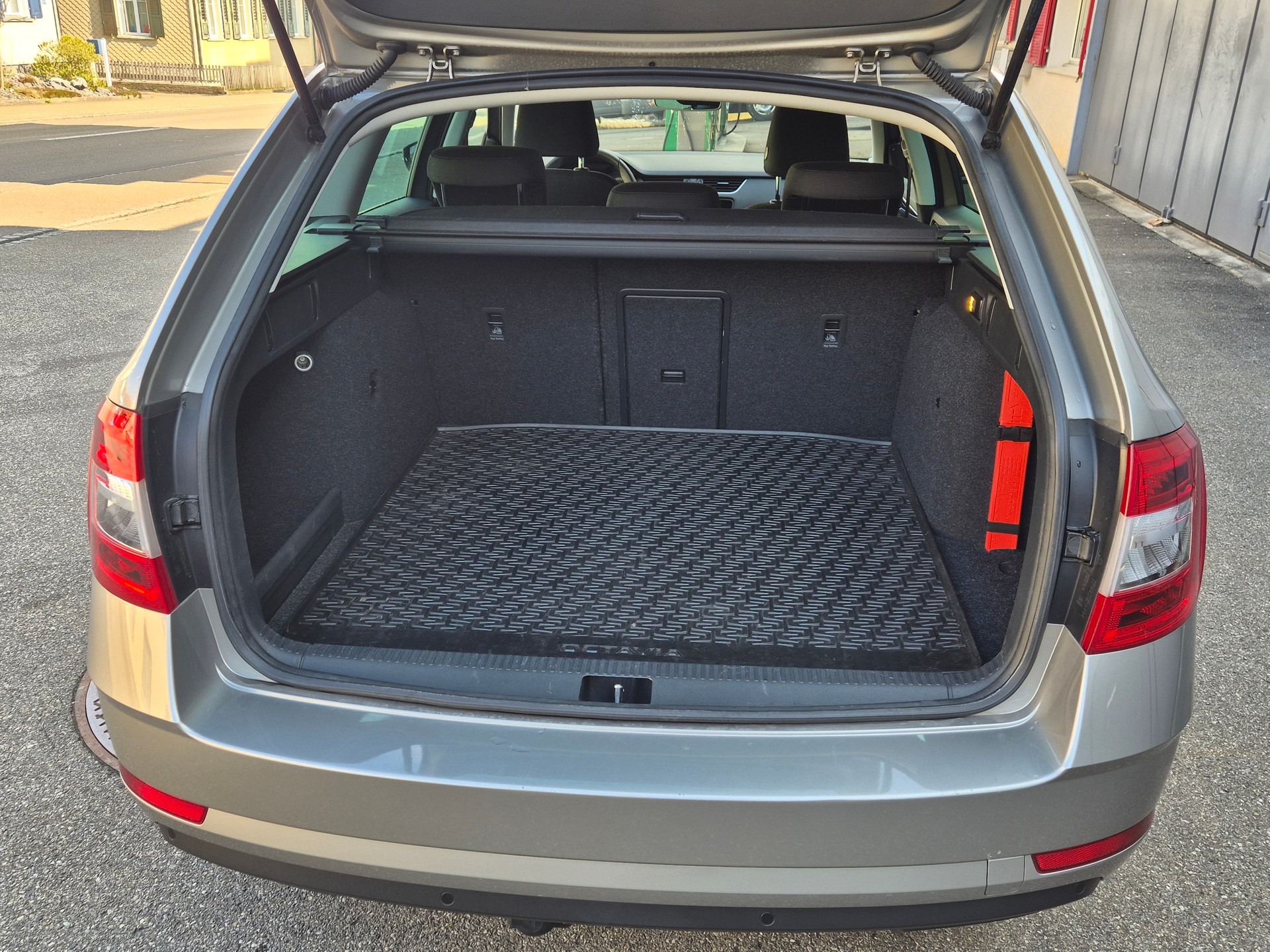 SKODA Octavia Combi 1.4 TSI G-tec Style CNG DSG-image-11