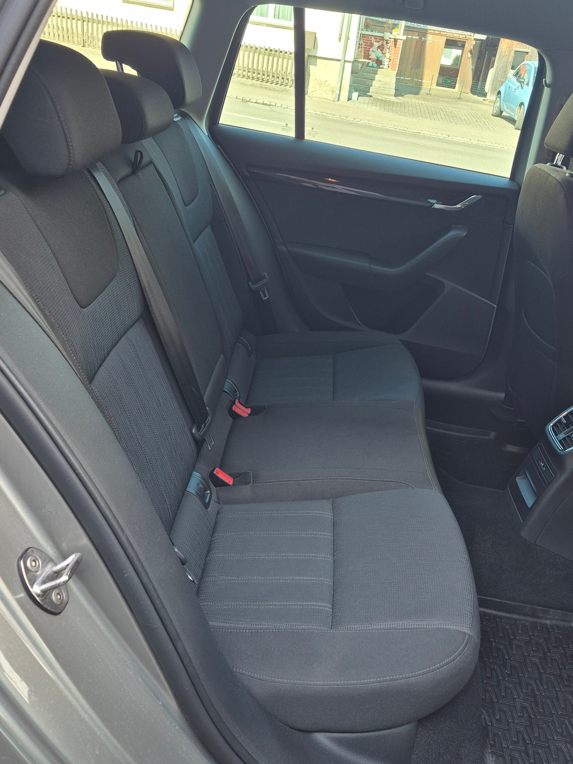SKODA Octavia Combi 1.4 TSI G-tec Style CNG DSG-image-9