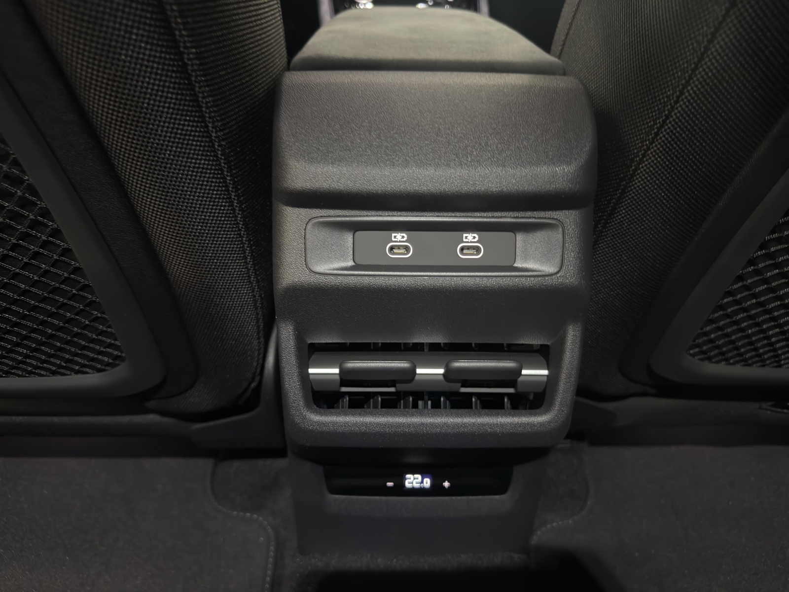 AUDI Q3 SUV TFSI quattro 195 kW S tronic-image-10