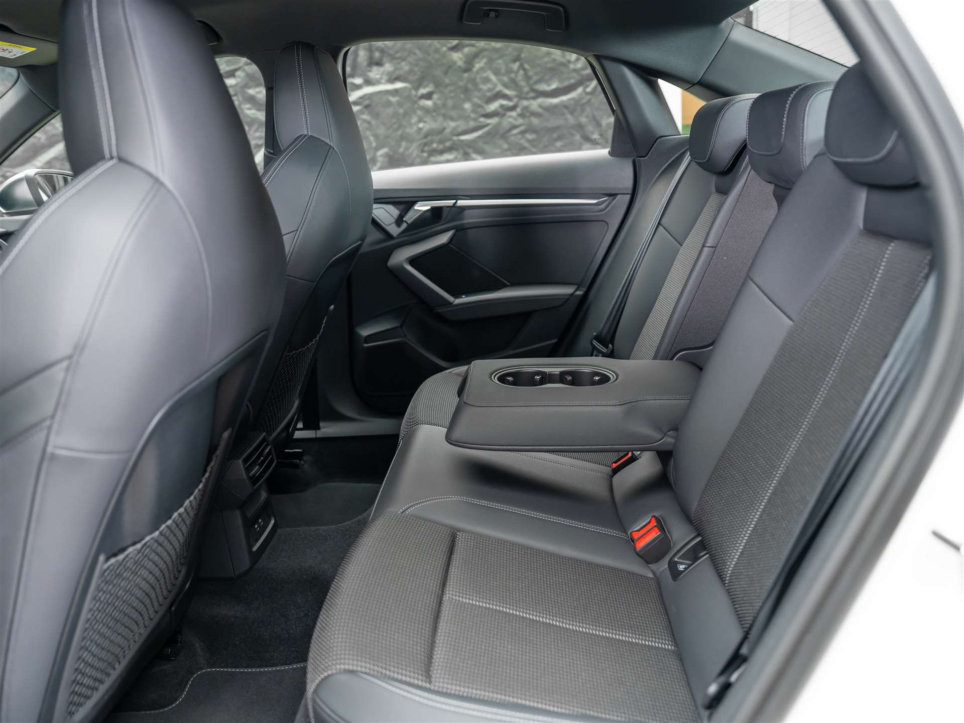 AUDI S3 Limousine 2.0 TFSI quattro S-tronic *19" Felgen*Ambientebeleuchtung*LED-Scheinwerfer*-image-14