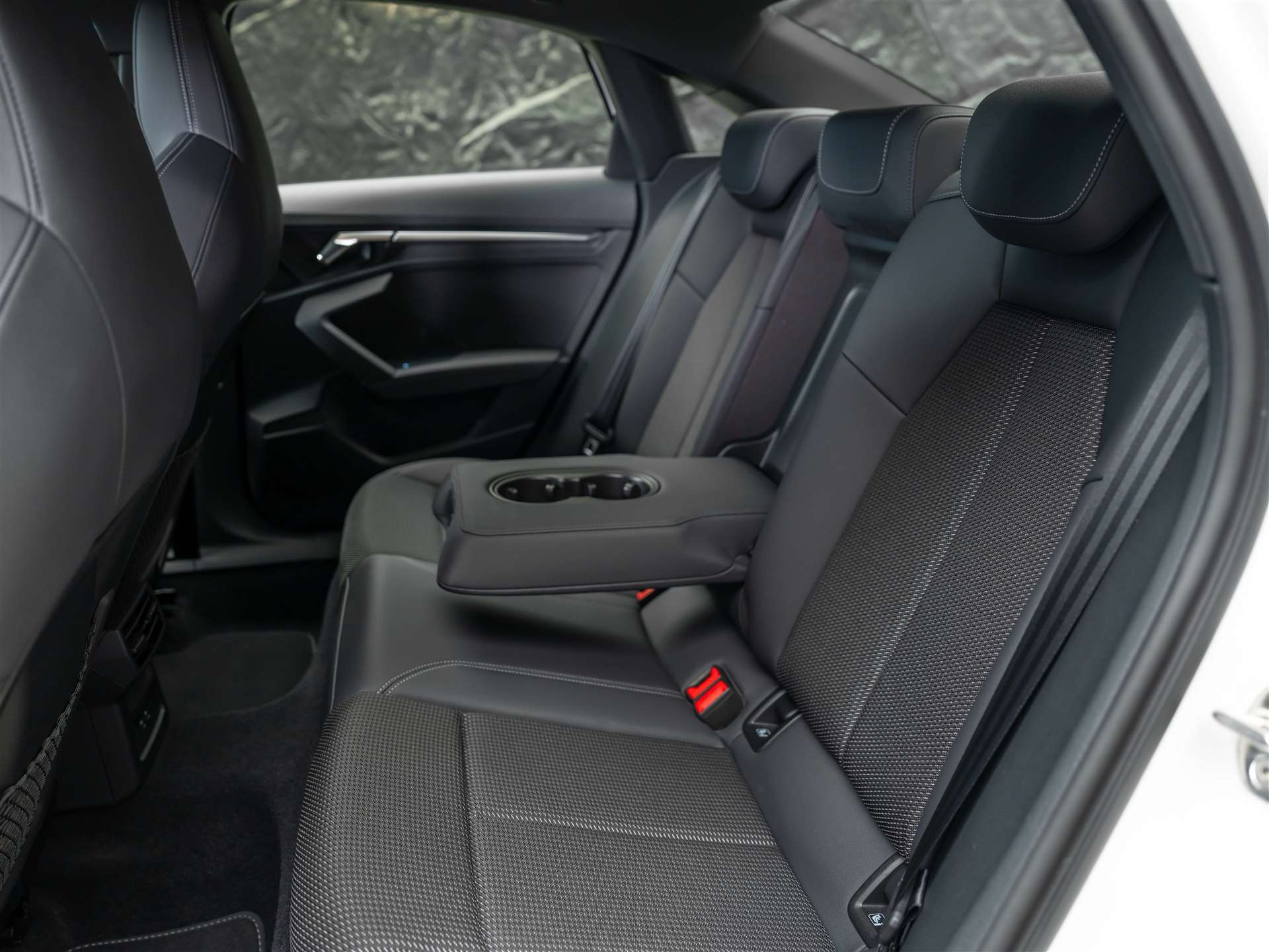 AUDI S3 Limousine 2.0 TFSI quattro S-tronic *19" Felgen*Ambientebeleuchtung*LED-Scheinwerfer*-image-12