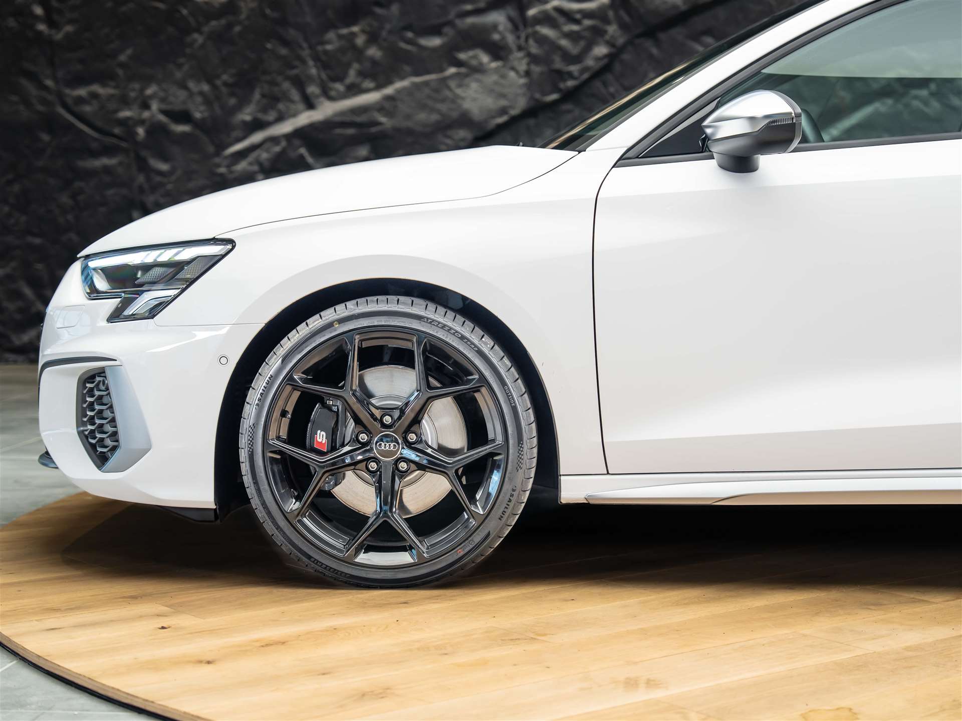 AUDI S3 Limousine 2.0 TFSI quattro S-tronic *19" Felgen*Ambientebeleuchtung*LED-Scheinwerfer*-image-18