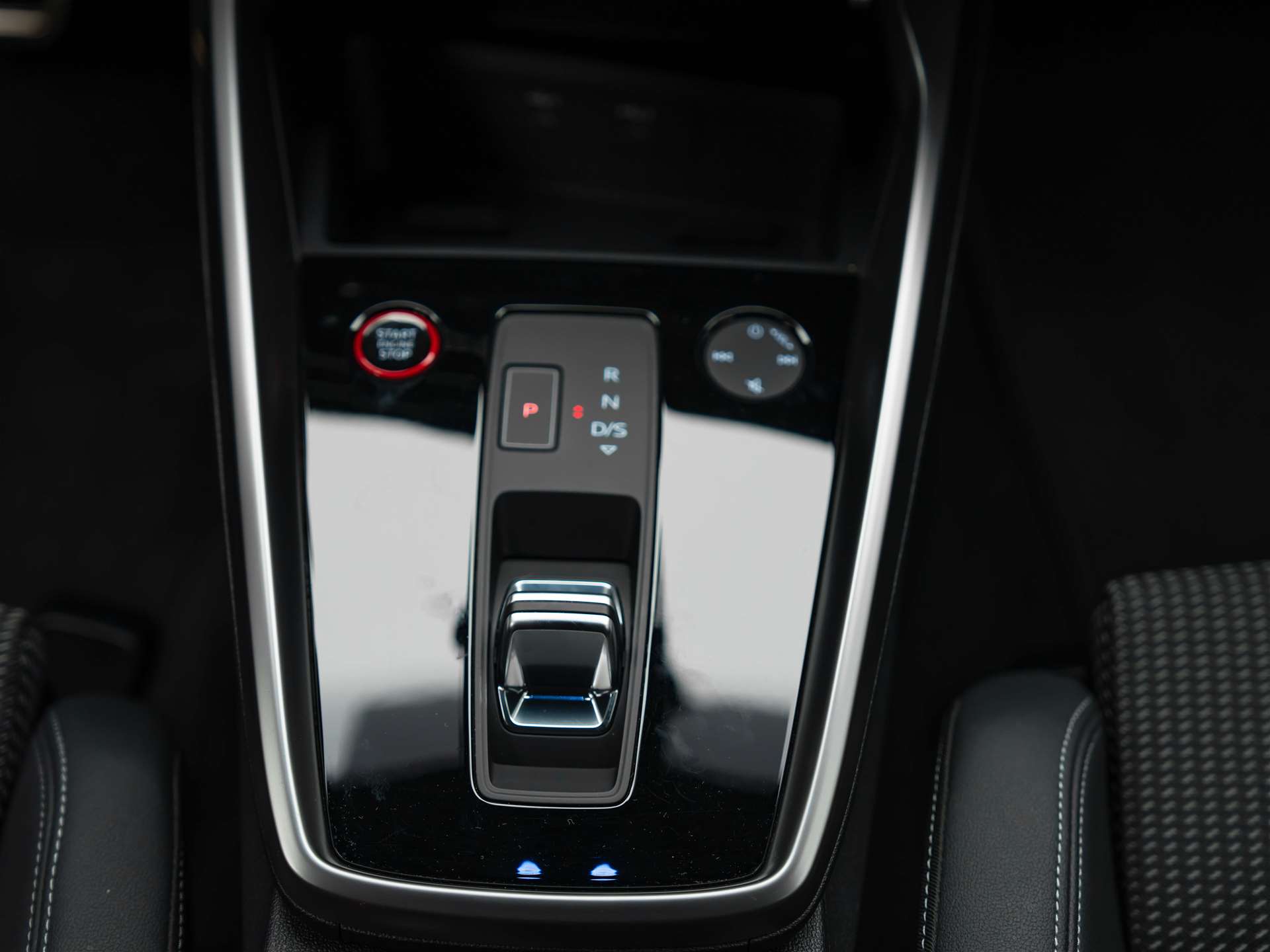 AUDI S3 Limousine 2.0 TFSI quattro S-tronic *19" Felgen*Ambientebeleuchtung*LED-Scheinwerfer*-image-25