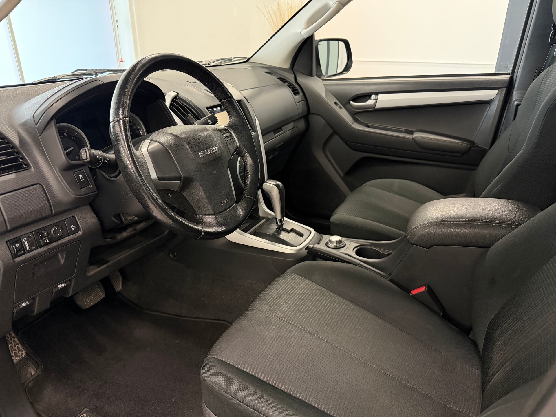 ISUZU D-MAX 1.9 SpaceCab Solar Plus 4x4 A-image-22