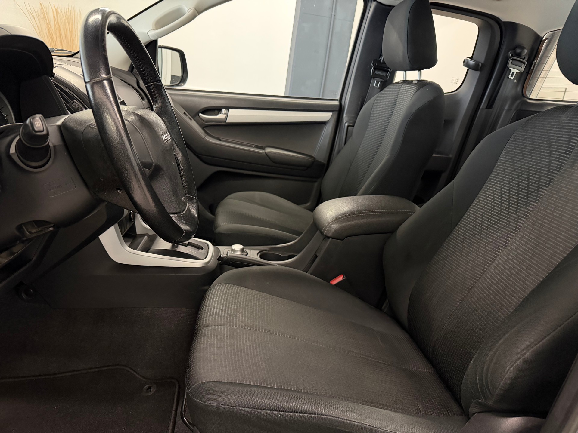 ISUZU D-MAX 1.9 SpaceCab Solar Plus 4x4 A-image-23