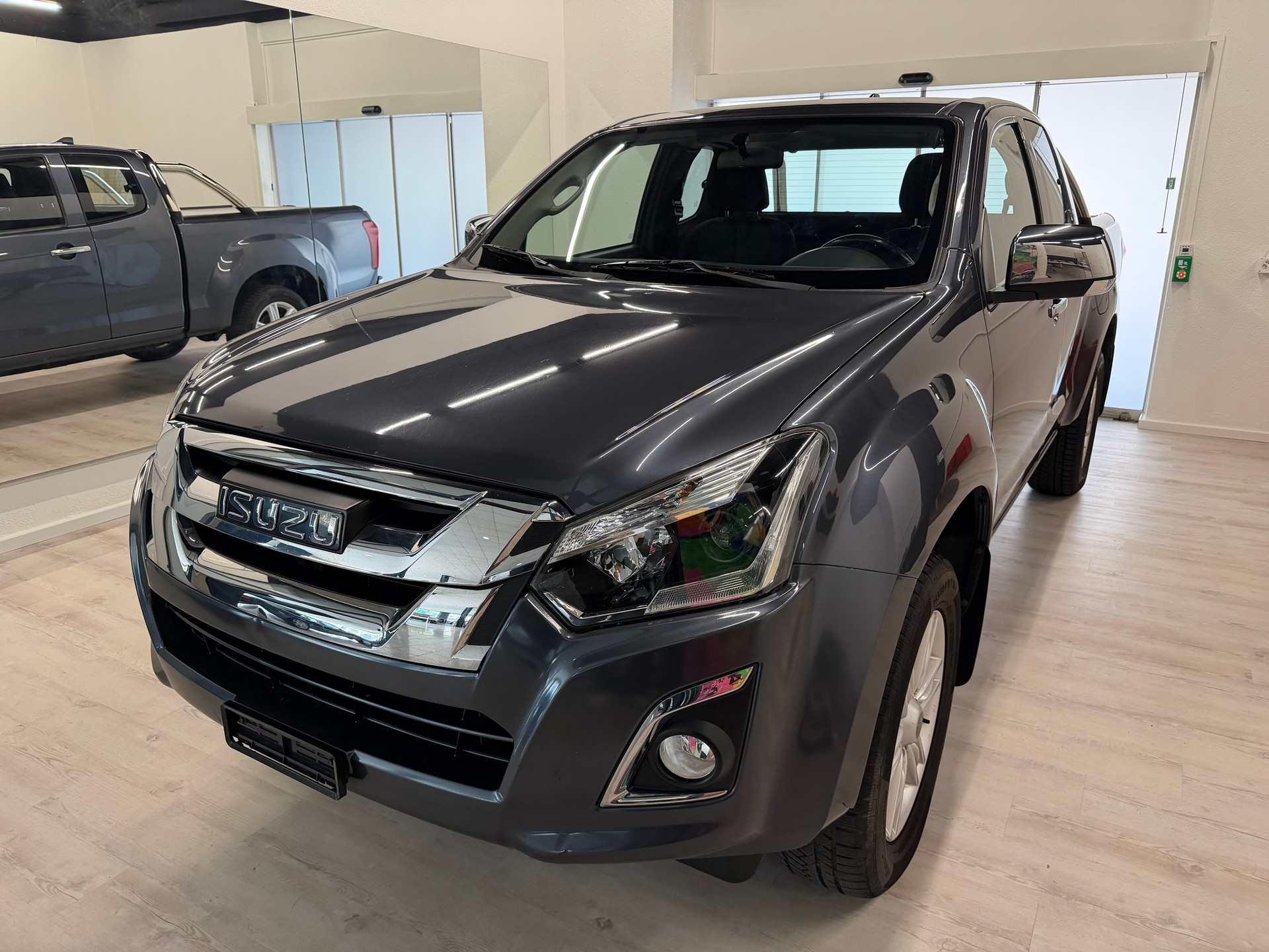 ISUZU D-MAX 1.9 SpaceCab Solar Plus 4x4 A