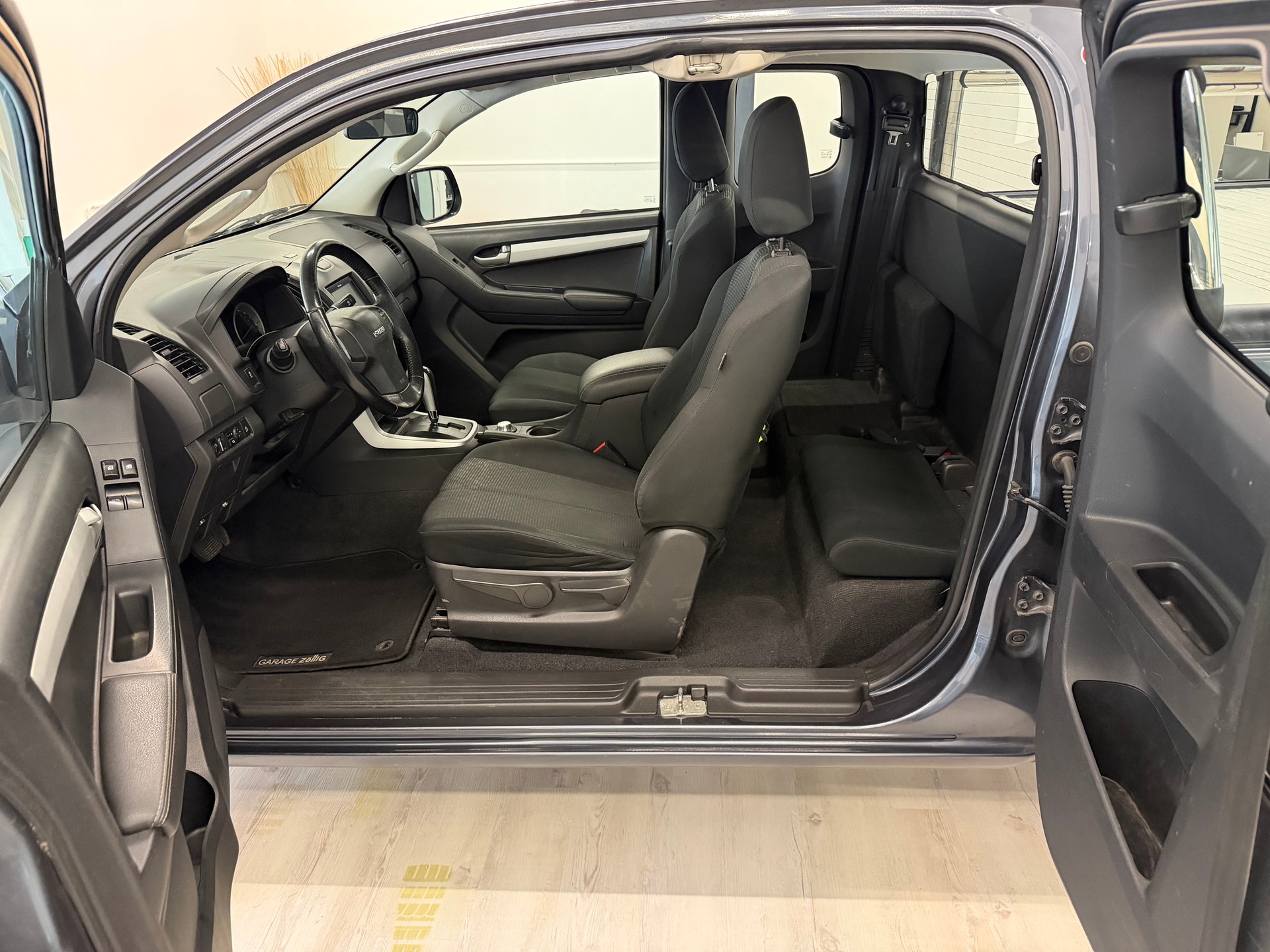 ISUZU D-MAX 1.9 SpaceCab Solar Plus 4x4 A-image-25