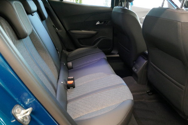 PEUGEOT 2008 1.2 110 MHEV Allure-image-7