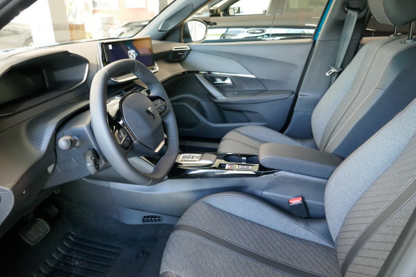 PEUGEOT 2008 1.2 110 MHEV Allure-image-6