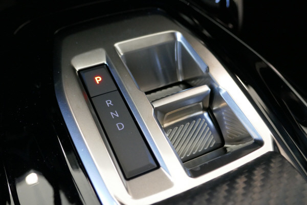 PEUGEOT 2008 1.2 110 MHEV Allure-image-11