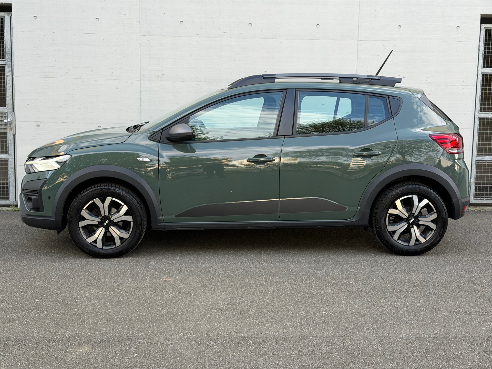 DACIA Sandero Stepway TCe 90 Expression CVT Anhängerkupplung-image-4