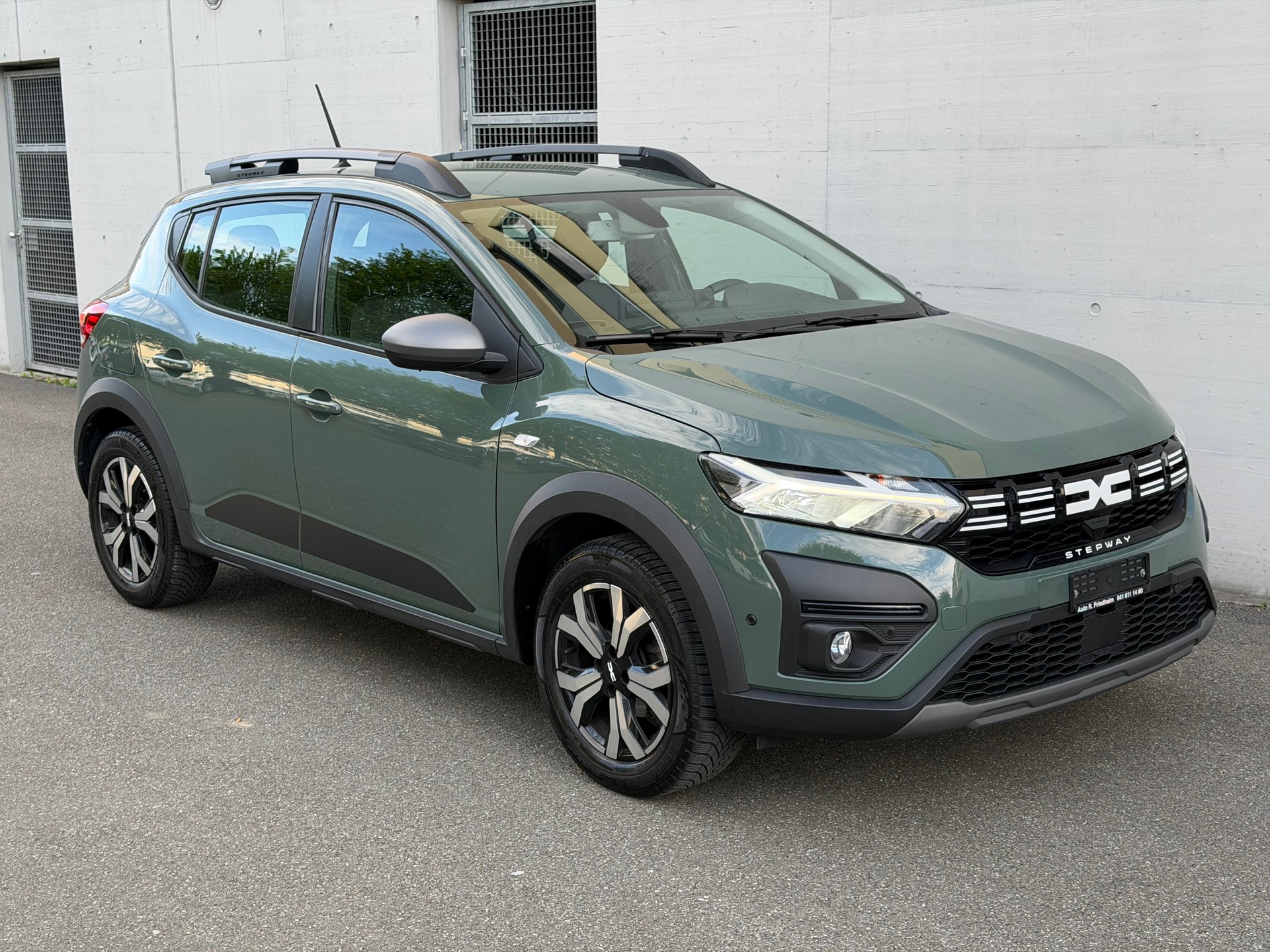 DACIA Sandero Stepway TCe 90 Expression CVT Anhängerkupplung-image-1