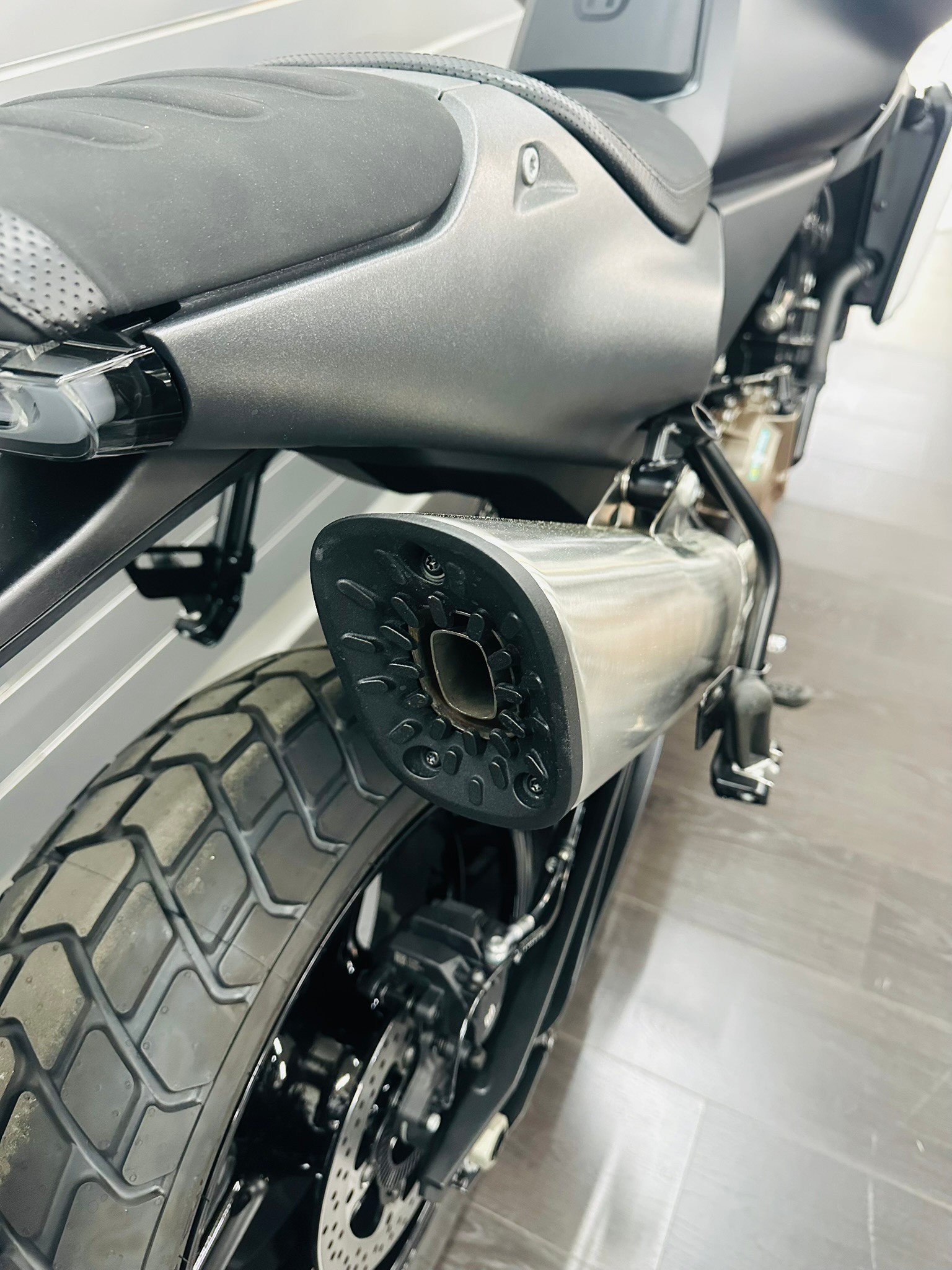 HUSQVARNA SVARTPILEN 801-image-7
