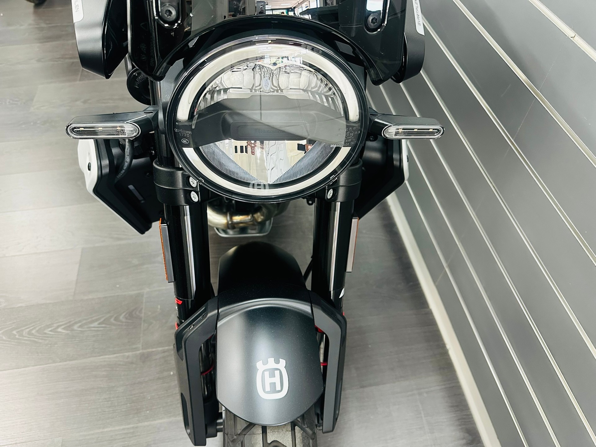 HUSQVARNA SVARTPILEN 801-image-14