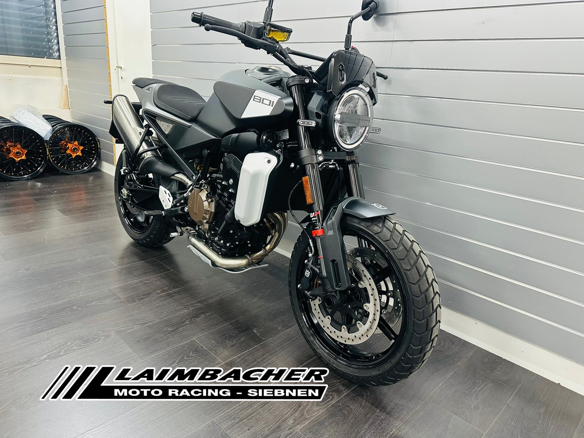 HUSQVARNA SVARTPILEN 801-image-0