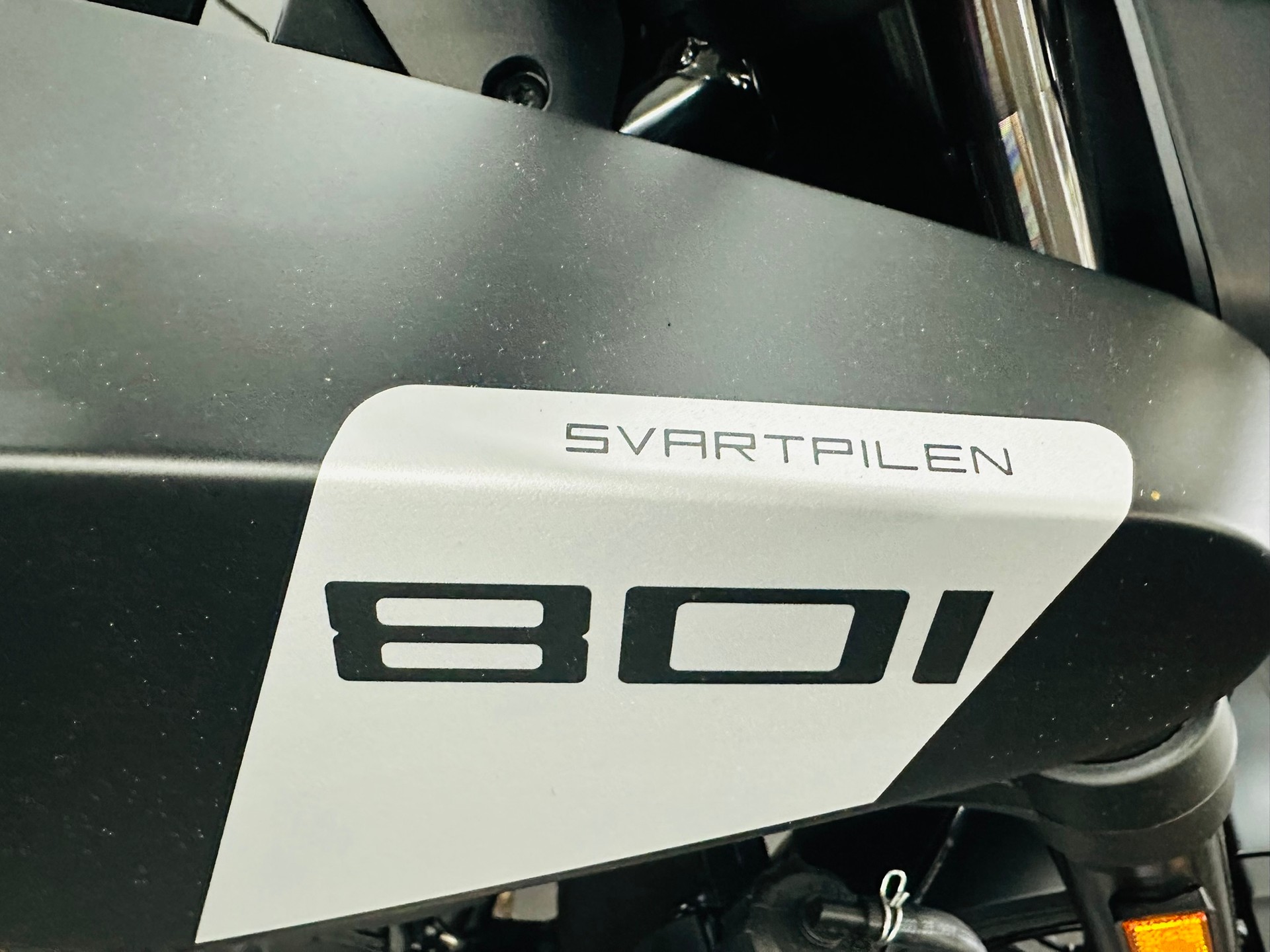 HUSQVARNA SVARTPILEN 801-image-1