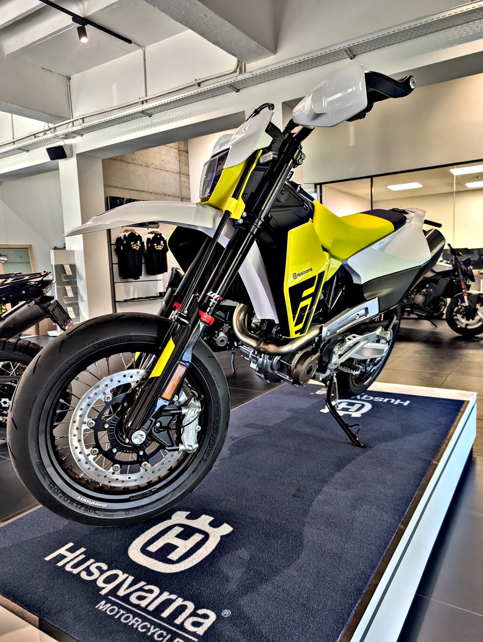 HUSQVARNA 701 Supermoto-image-3