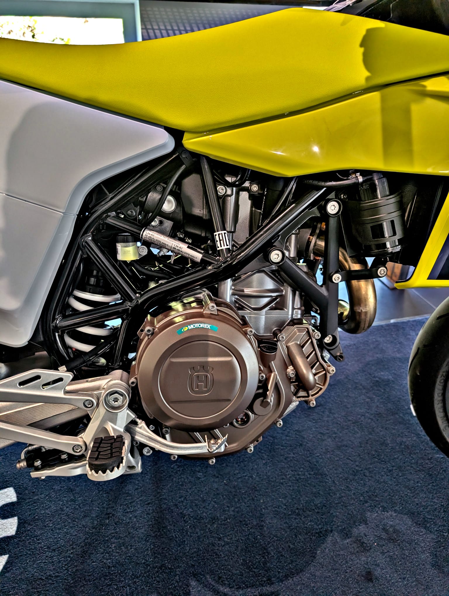 HUSQVARNA 701 Supermoto-image-8