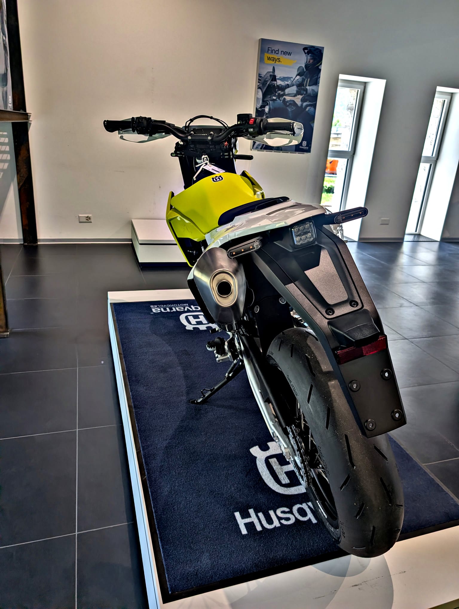 HUSQVARNA 701 Supermoto-image-4