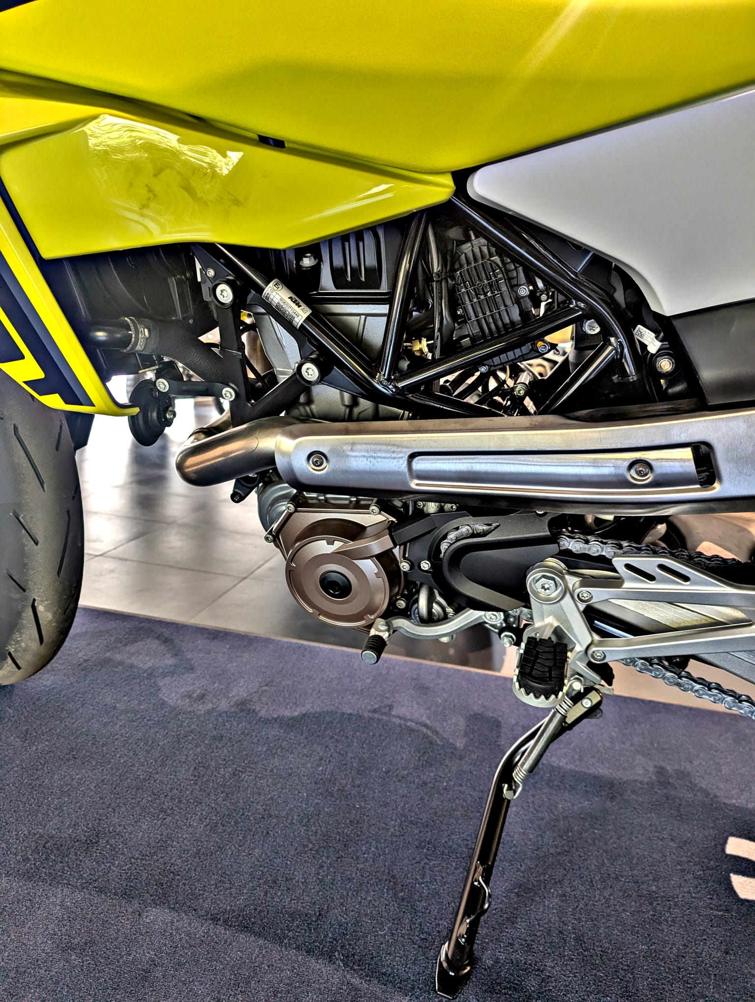 HUSQVARNA 701 Supermoto-image-9