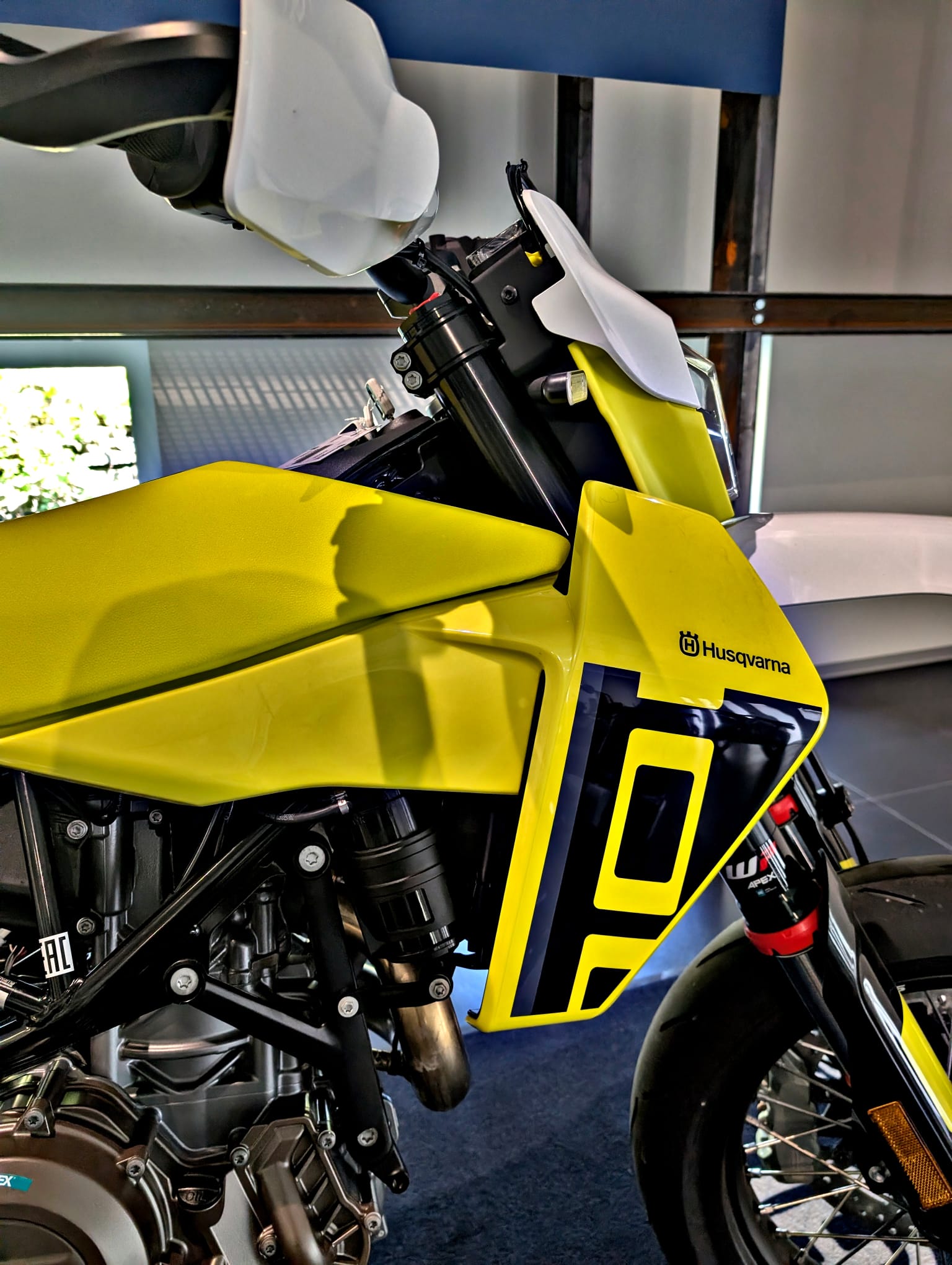 HUSQVARNA 701 Supermoto-image-5