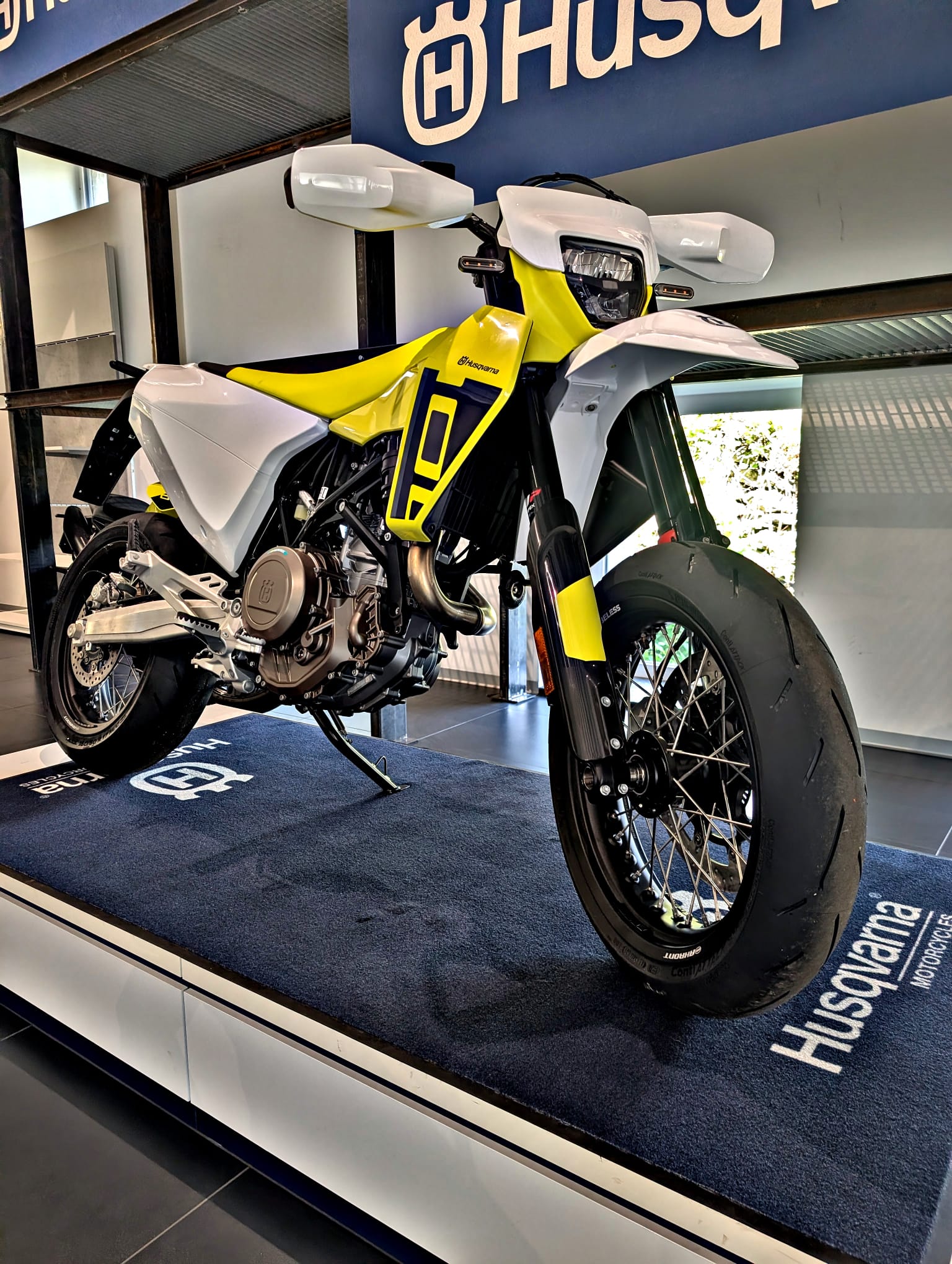 HUSQVARNA 701 Supermoto