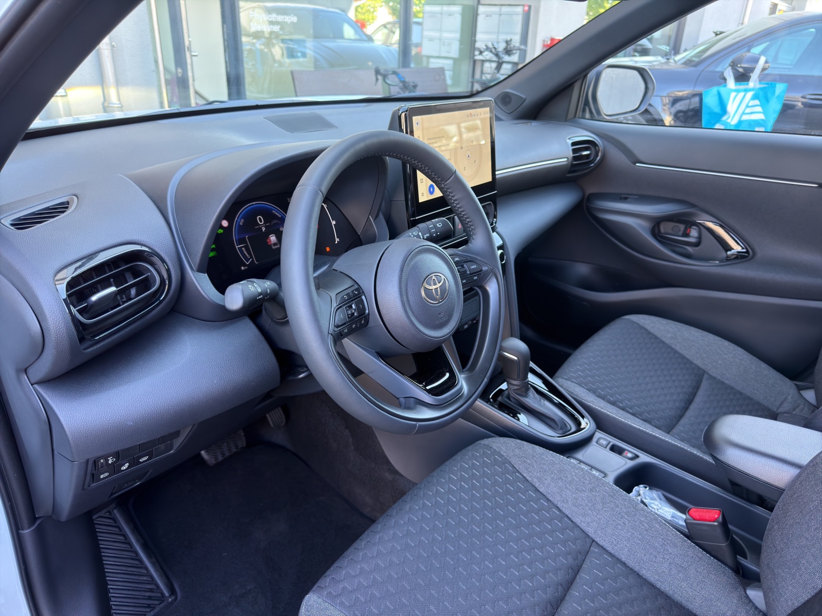 TOYOTA Yaris Cross 1.5 Active Drive e-CVT-image-25