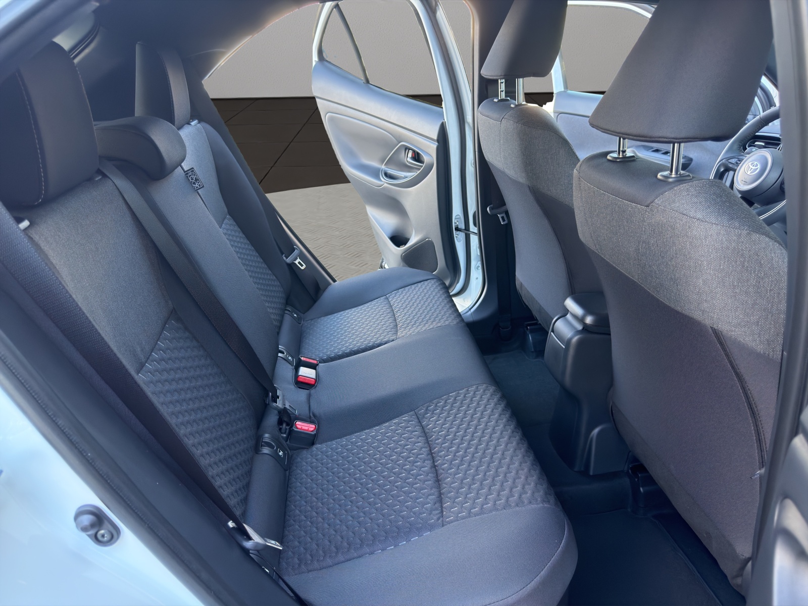 TOYOTA Yaris Cross 1.5 Active Drive e-CVT-image-17