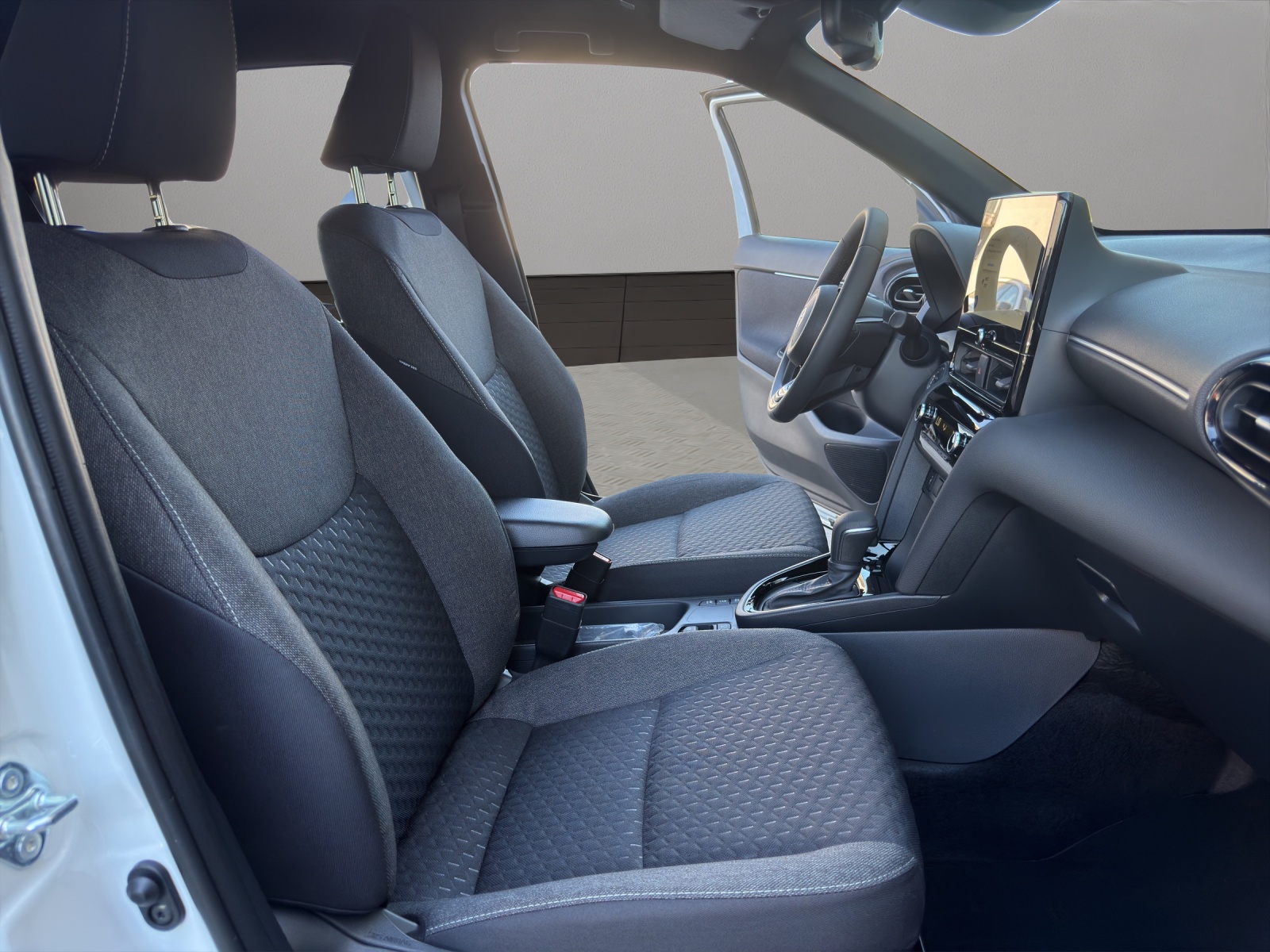 TOYOTA Yaris Cross 1.5 Active Drive e-CVT-image-16