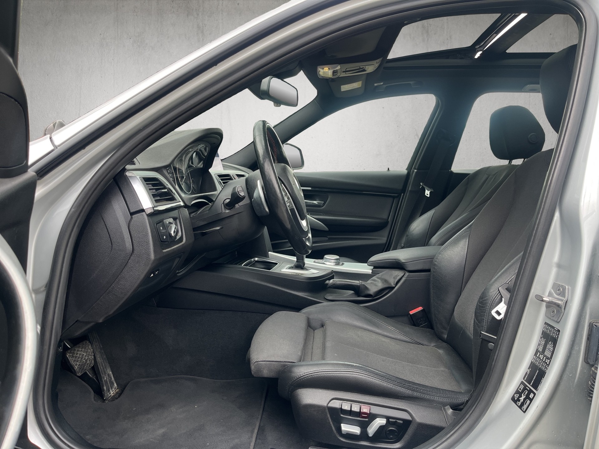 BMW 320d xDrive Touring Sport Edition Line Steptronic-image-9