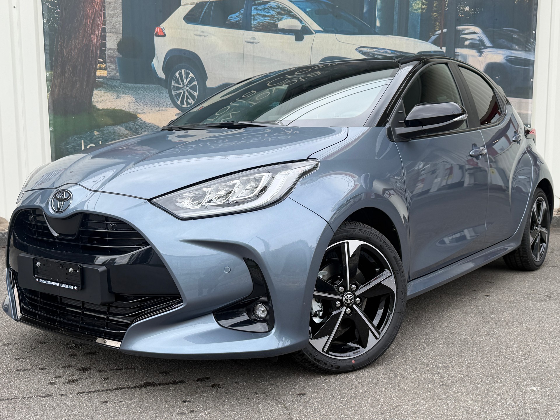 TOYOTA Yaris 1.5 Premium e-CVT