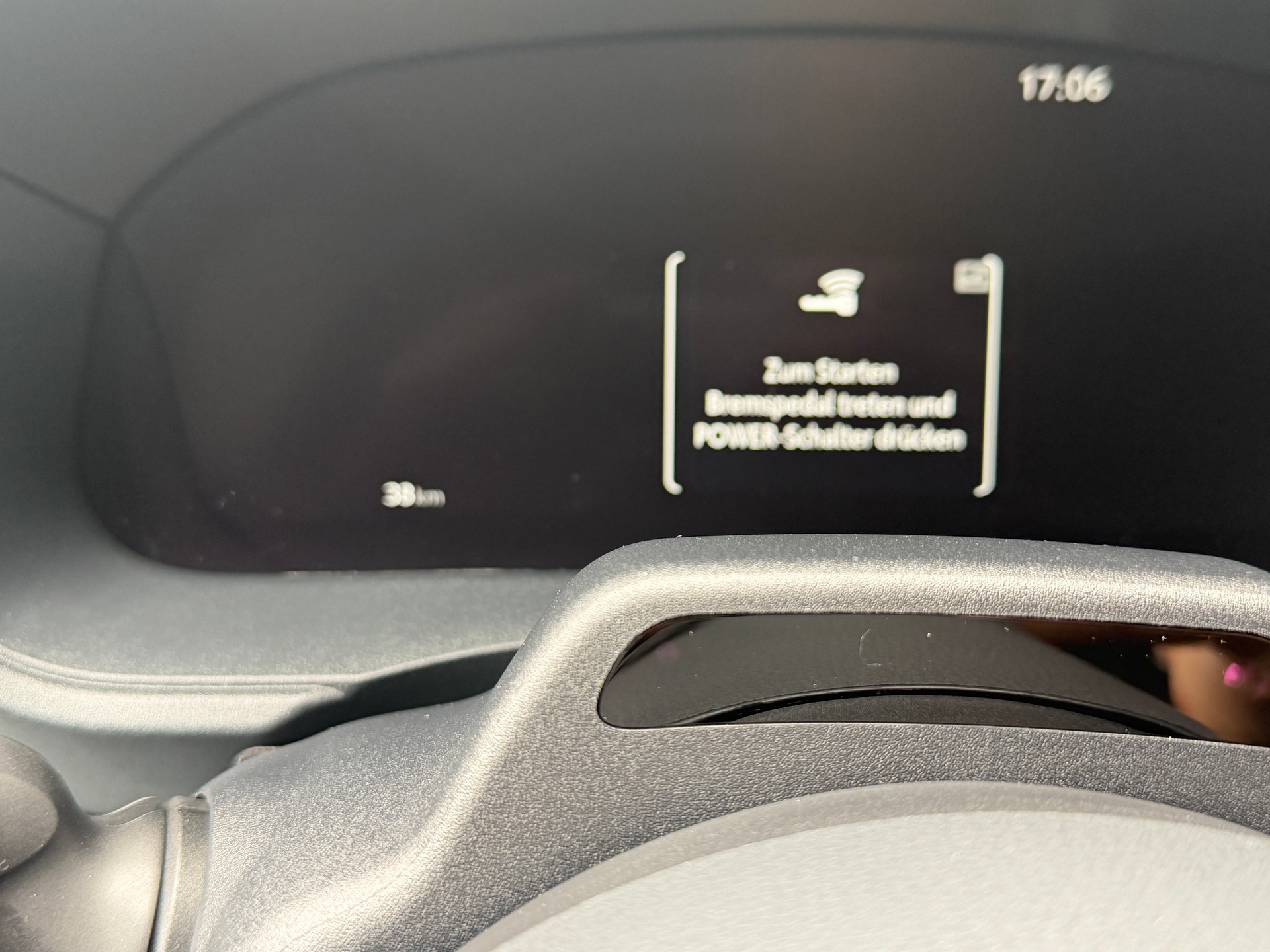 TOYOTA Yaris 1.5 Premium e-CVT-image-12