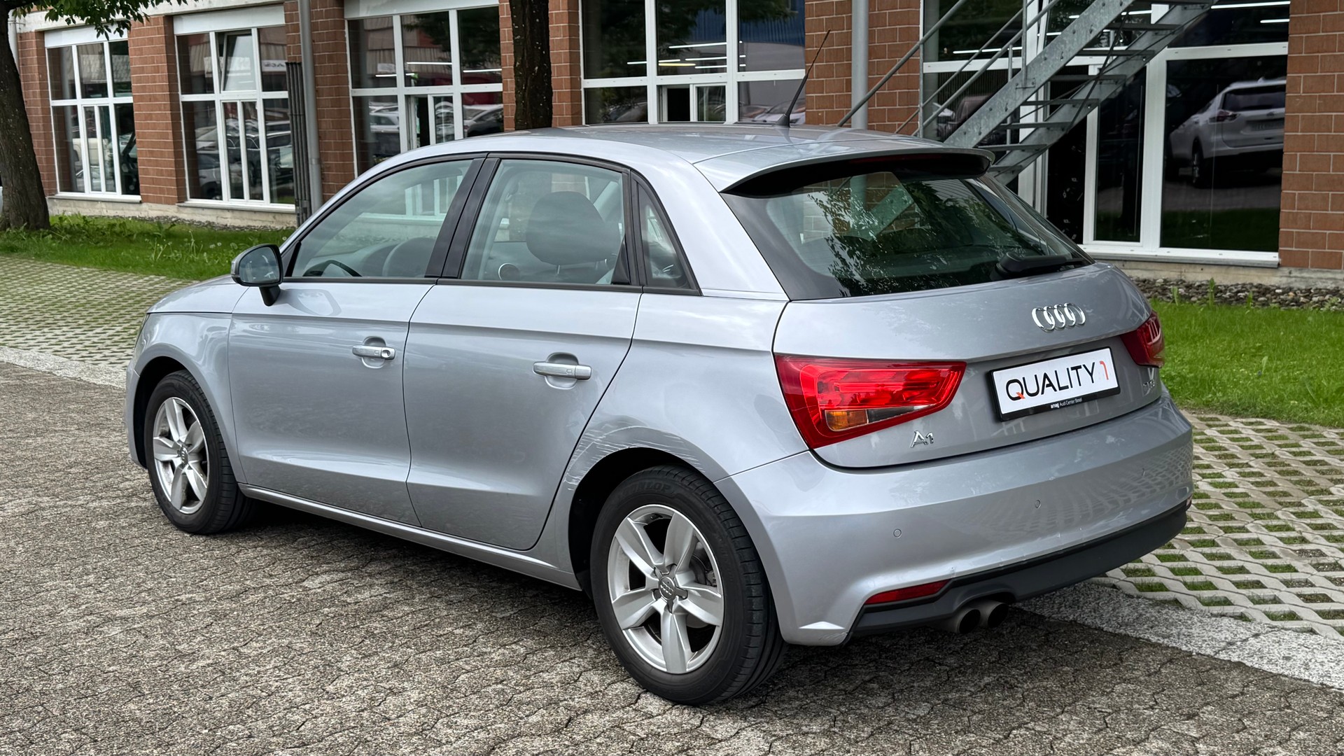 AUDI A1 Sportback 1.4 TFSI Sport S-tronic-image-4