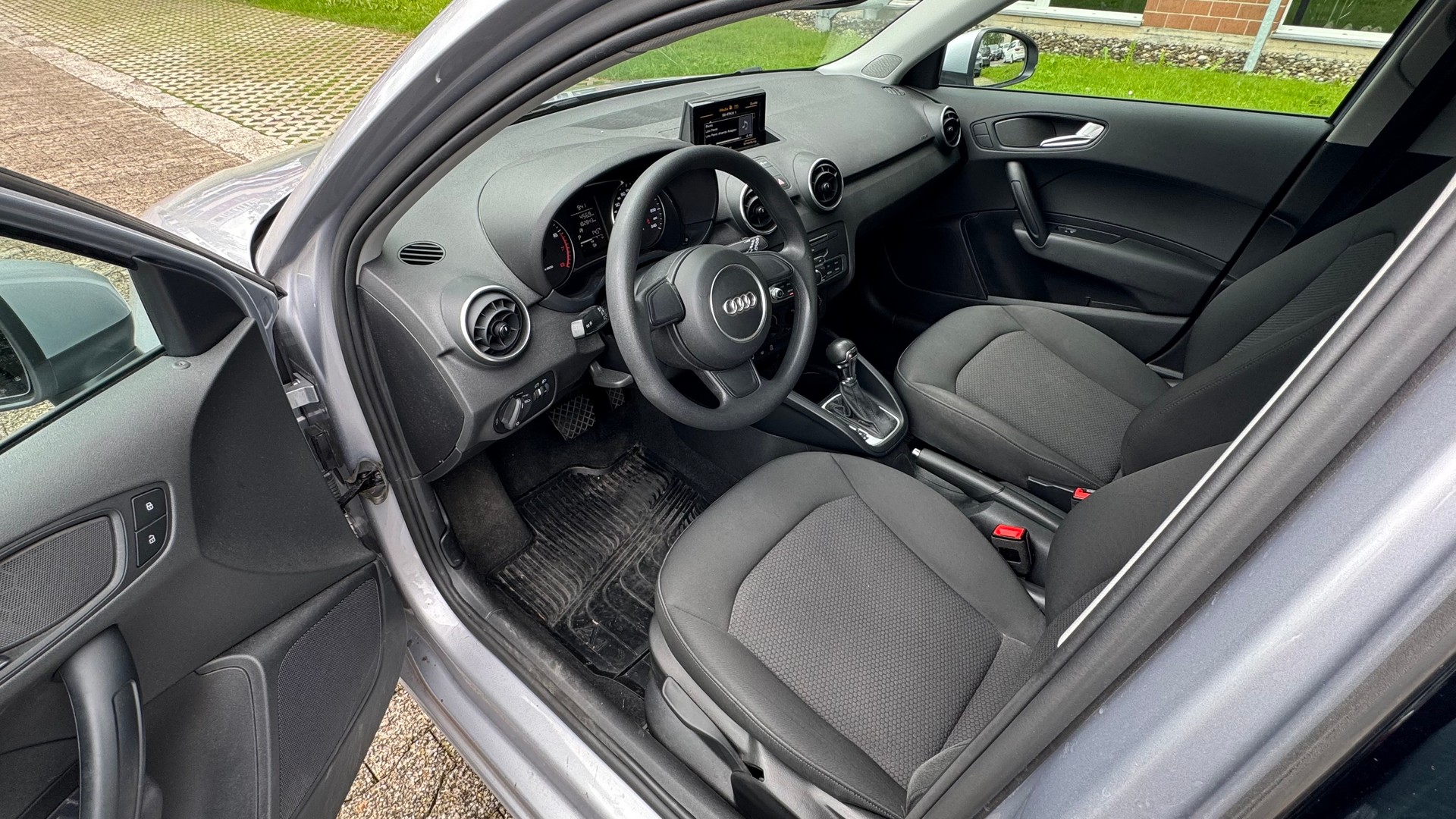 AUDI A1 Sportback 1.4 TFSI Sport S-tronic-image-5