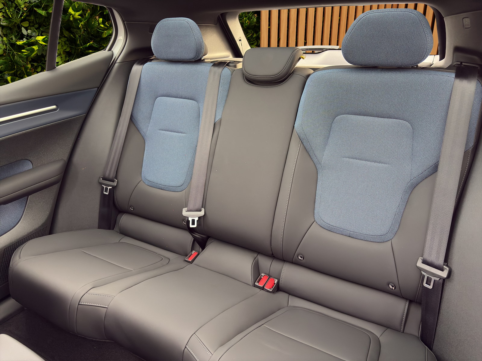 VOLVO EX 30 CC E60 Twin Performance AWD-image-13