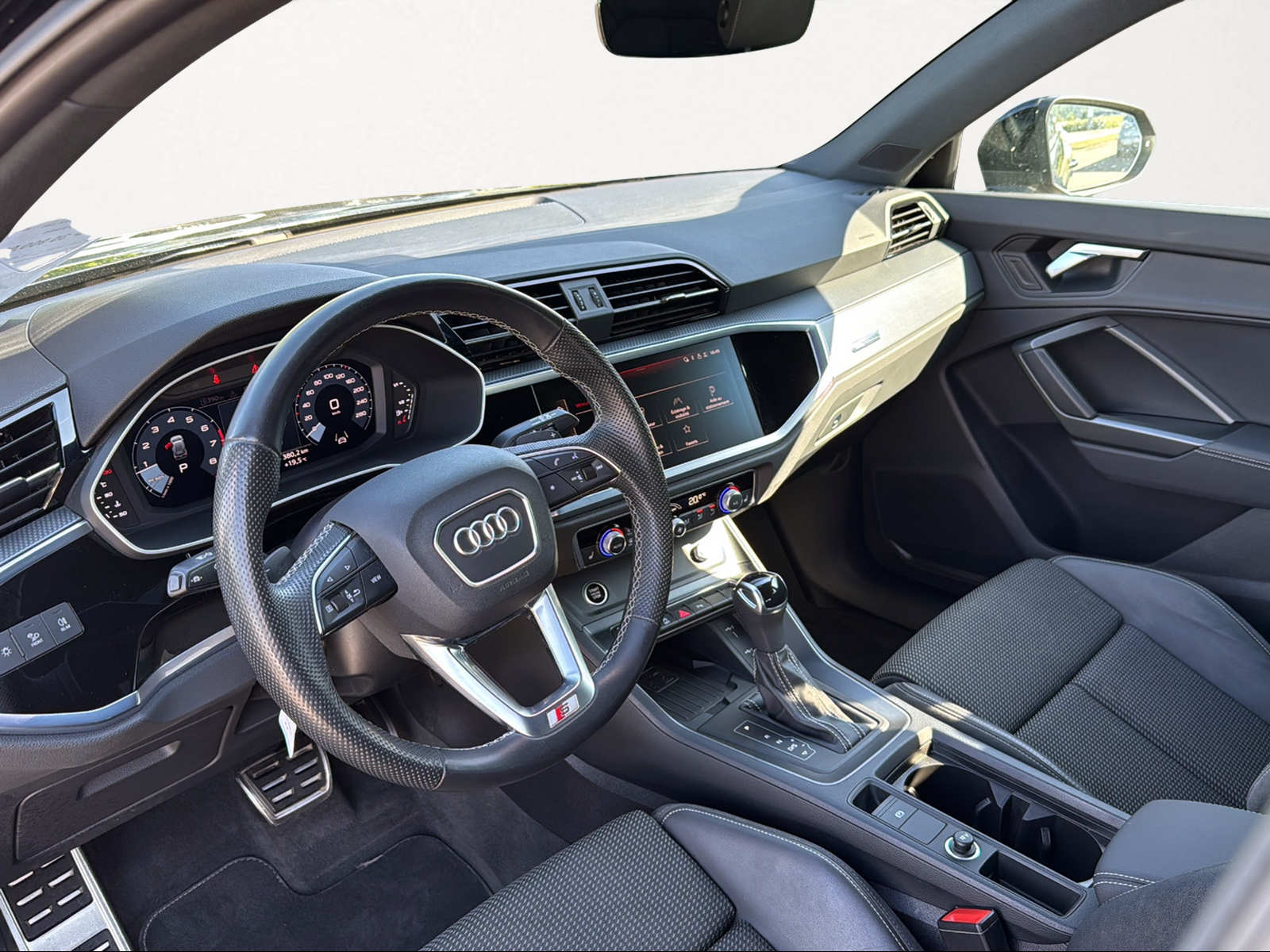 AUDI Q3 35 TFSI Attraction S-tronic-image-6