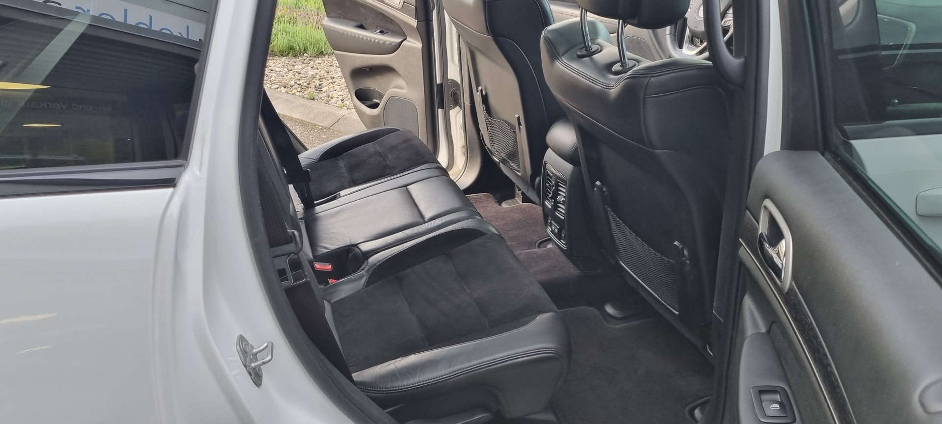 JEEP Grand Cherokee 3.0 CRD Overland Automatic-image-8