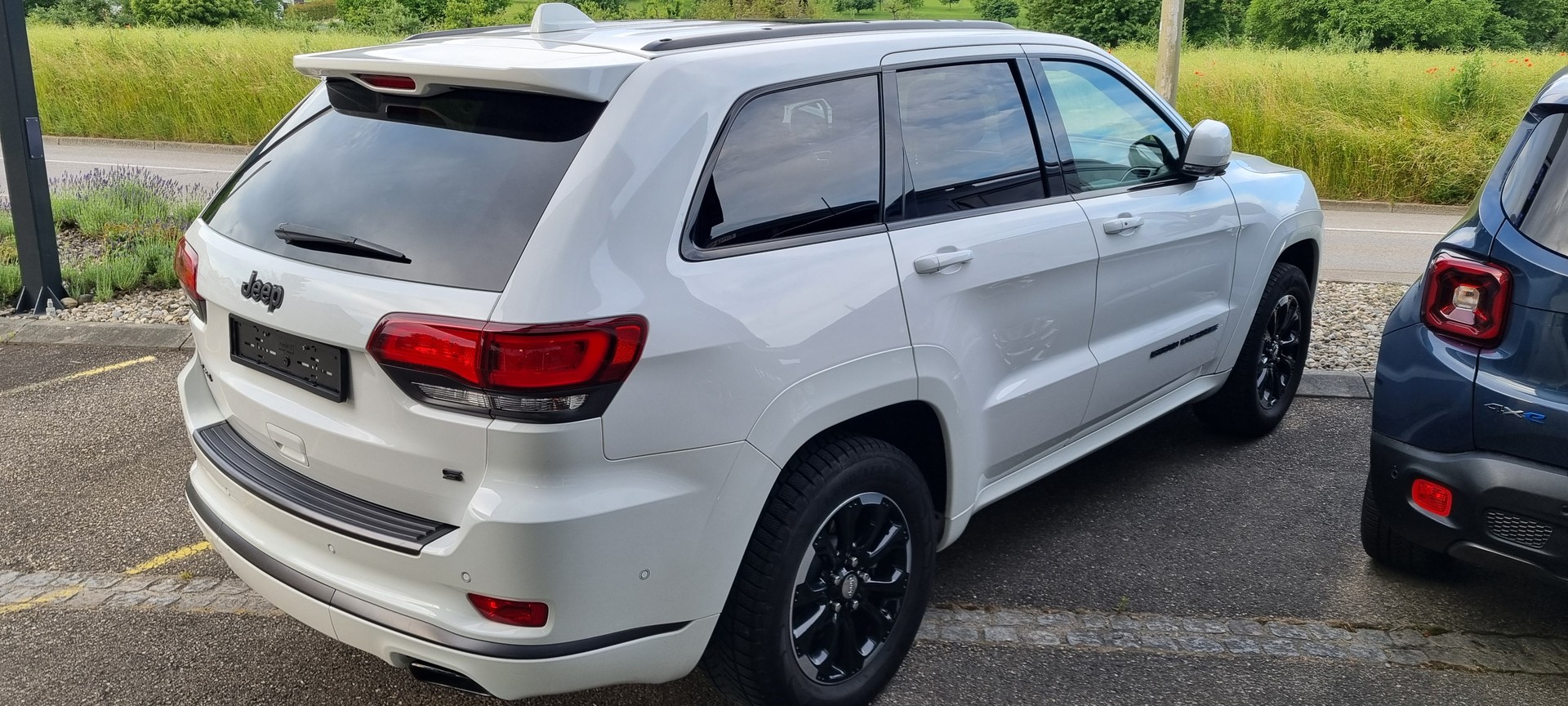 JEEP Grand Cherokee 3.0 CRD Overland Automatic-image-2