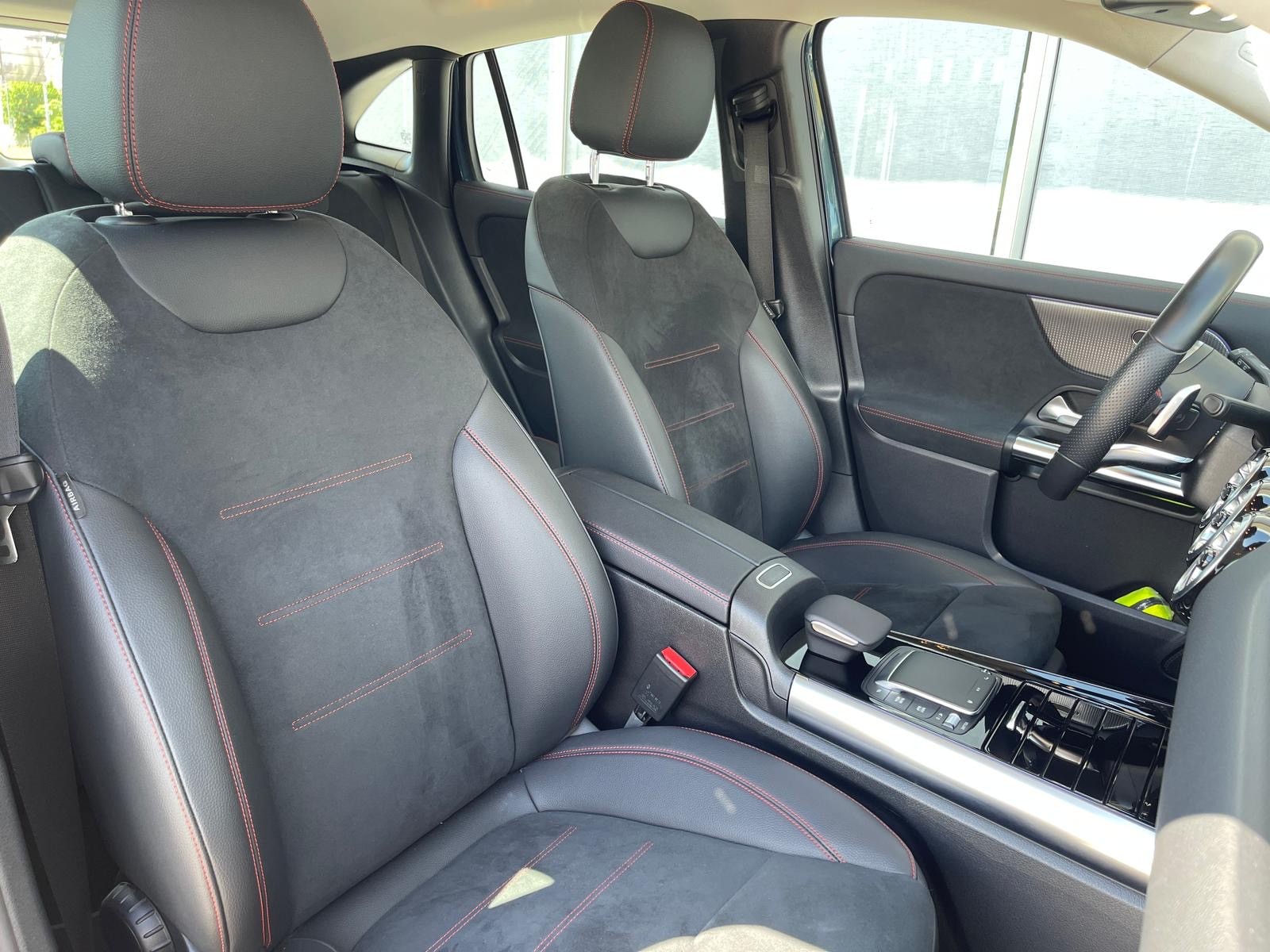 MERCEDES-BENZ EQA 300 AMG Line 4Matic-image-6