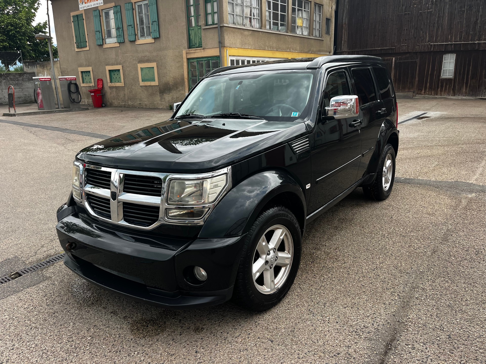 DODGE Nitro 2.8 CRD Blackline Automatic-image-2