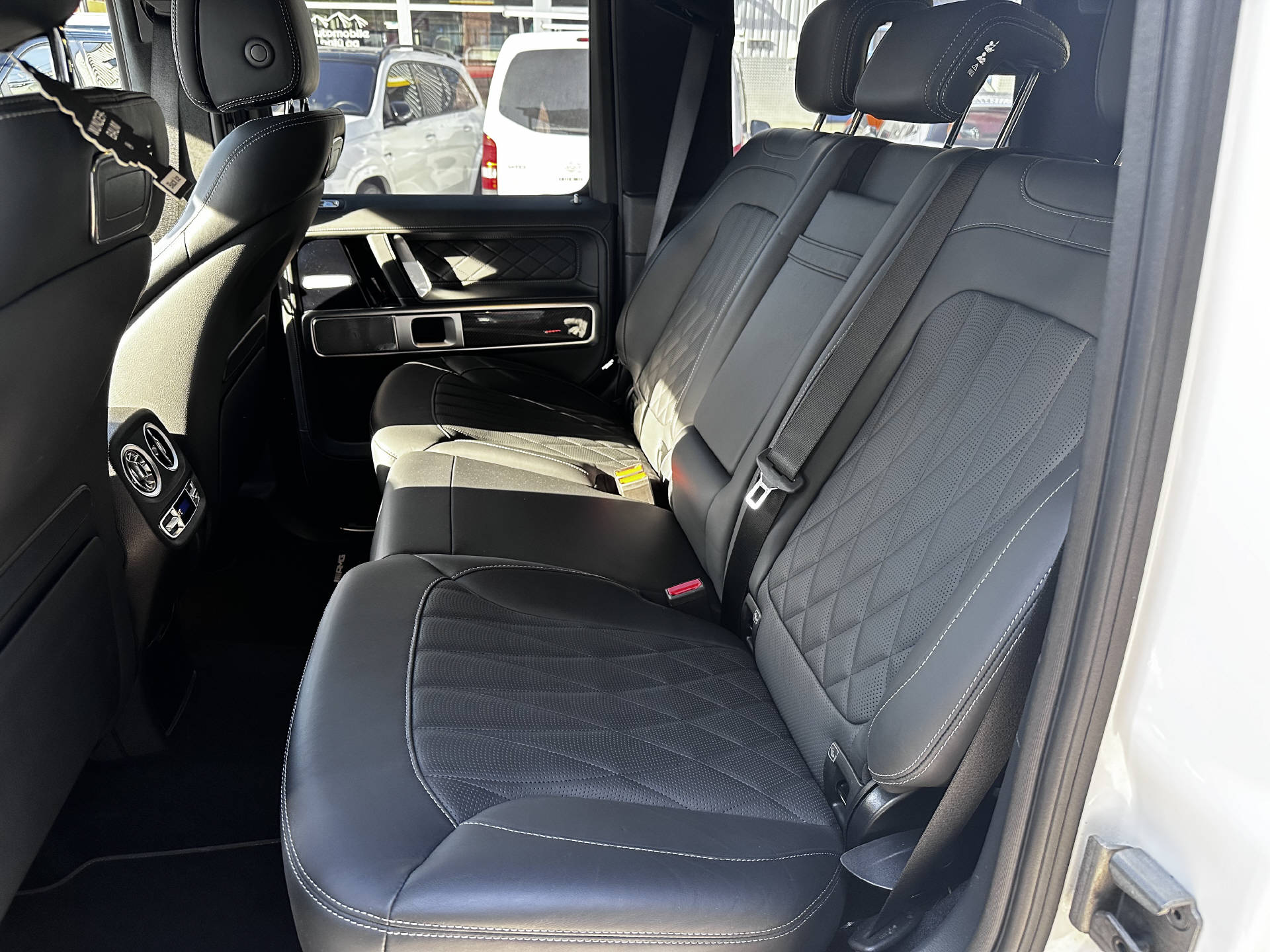 MERCEDES-BENZ G 400 d AMG Line-image-11