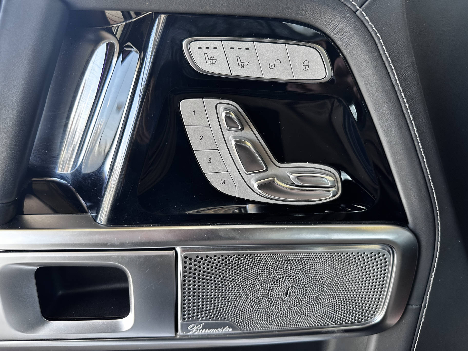 MERCEDES-BENZ G 400 d AMG Line-image-14