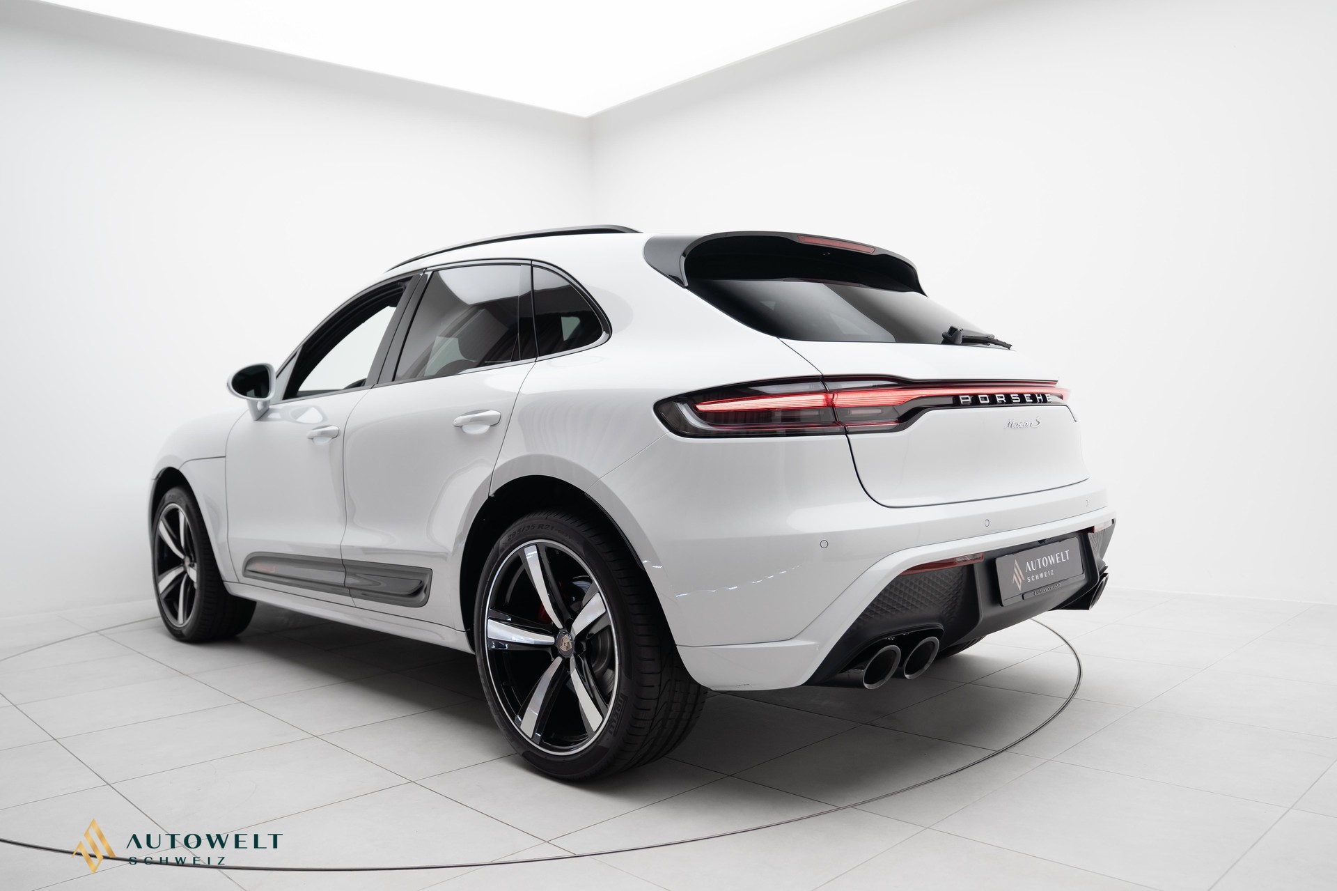 PORSCHE Macan S PDK-showroom-element-2