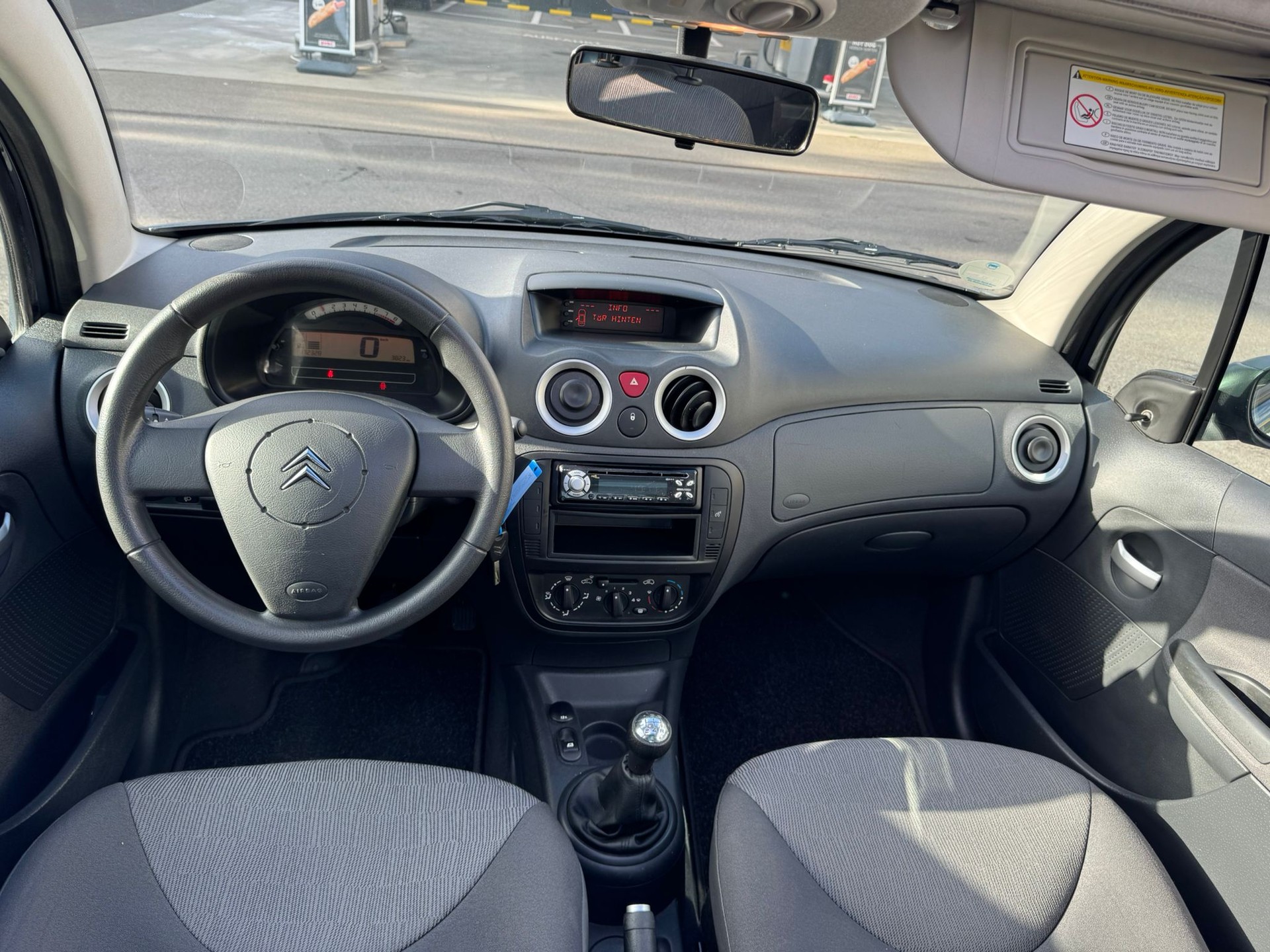 CITROEN C3 1.4i Exclusive-image-8