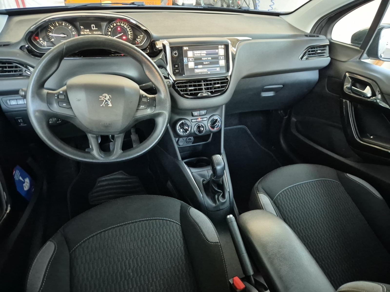 PEUGEOT 208 1.2 PureTech Active-image-8