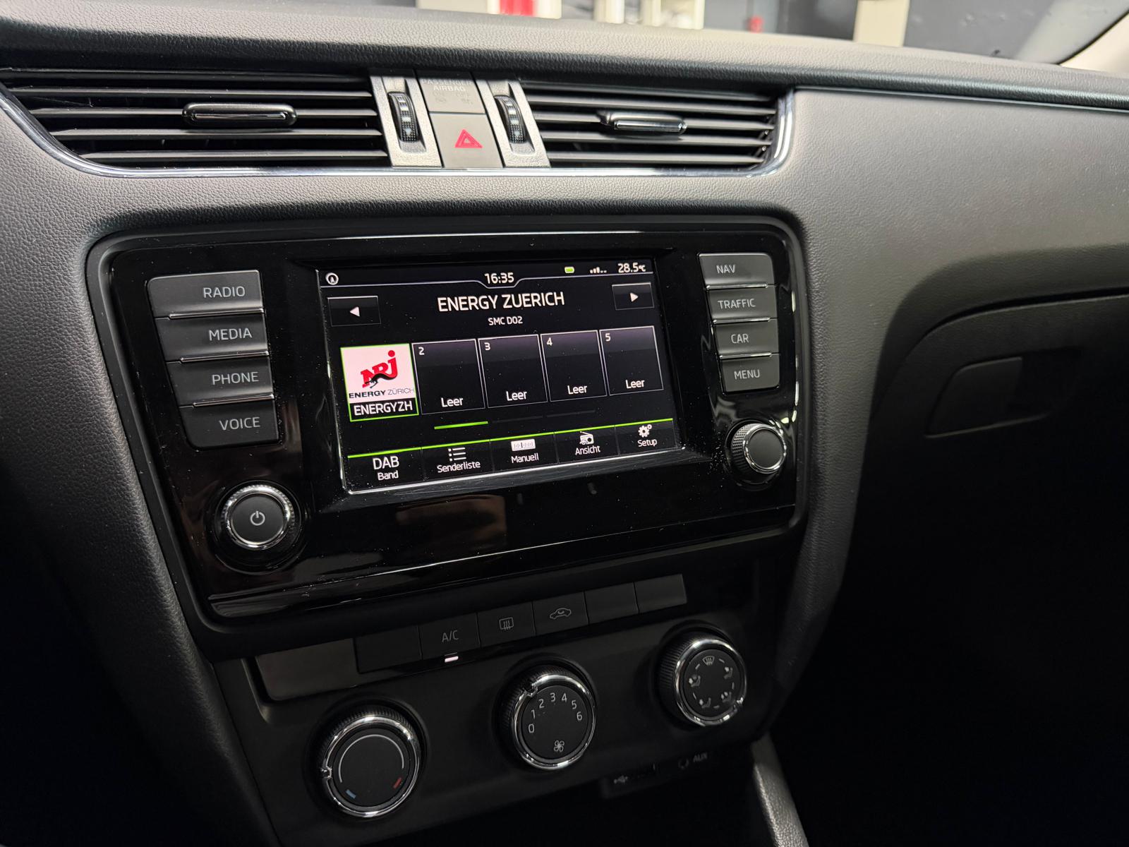 SKODA Octavia Combi 1.6 TDI Ambition White Edition Frisch ab MFK & Frisch ab Service-image-16